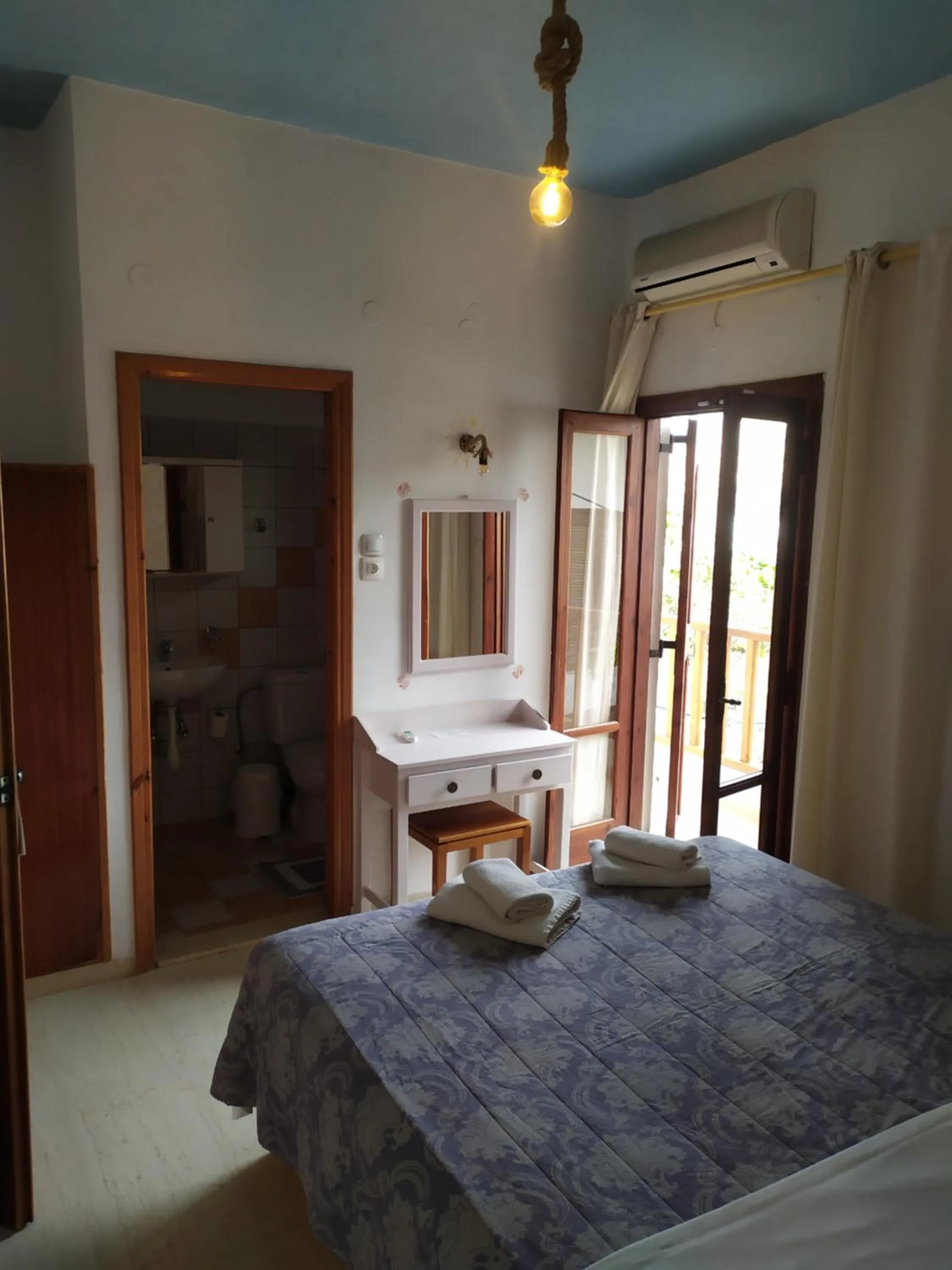 Photo of the whole room, Bed in Hotel Sofia