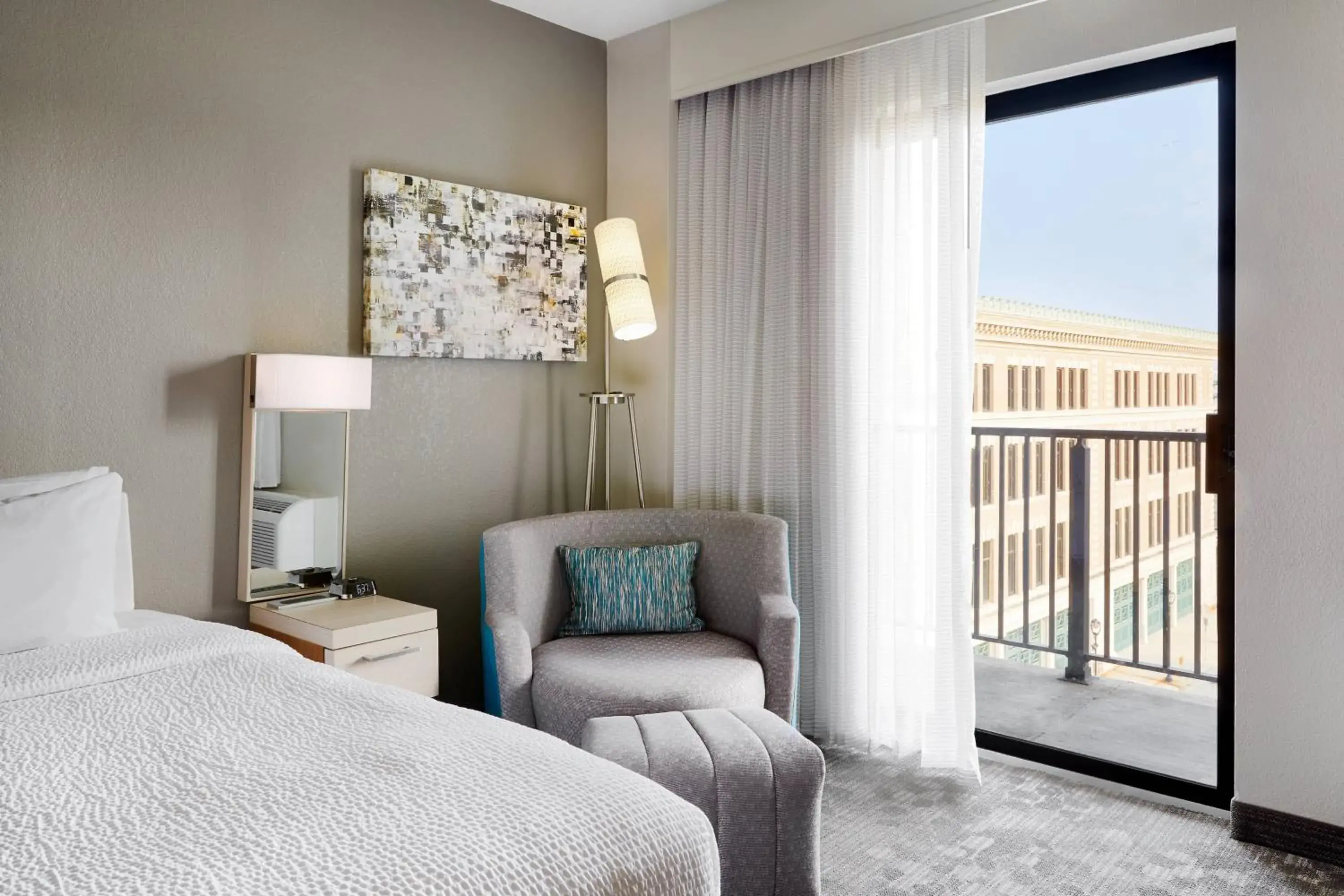 Classic King, Guest room, 1 King in Courtyard Milwaukee Downtown Classic King, Guest room, 1 King in Courtyard Milwaukee Downtown