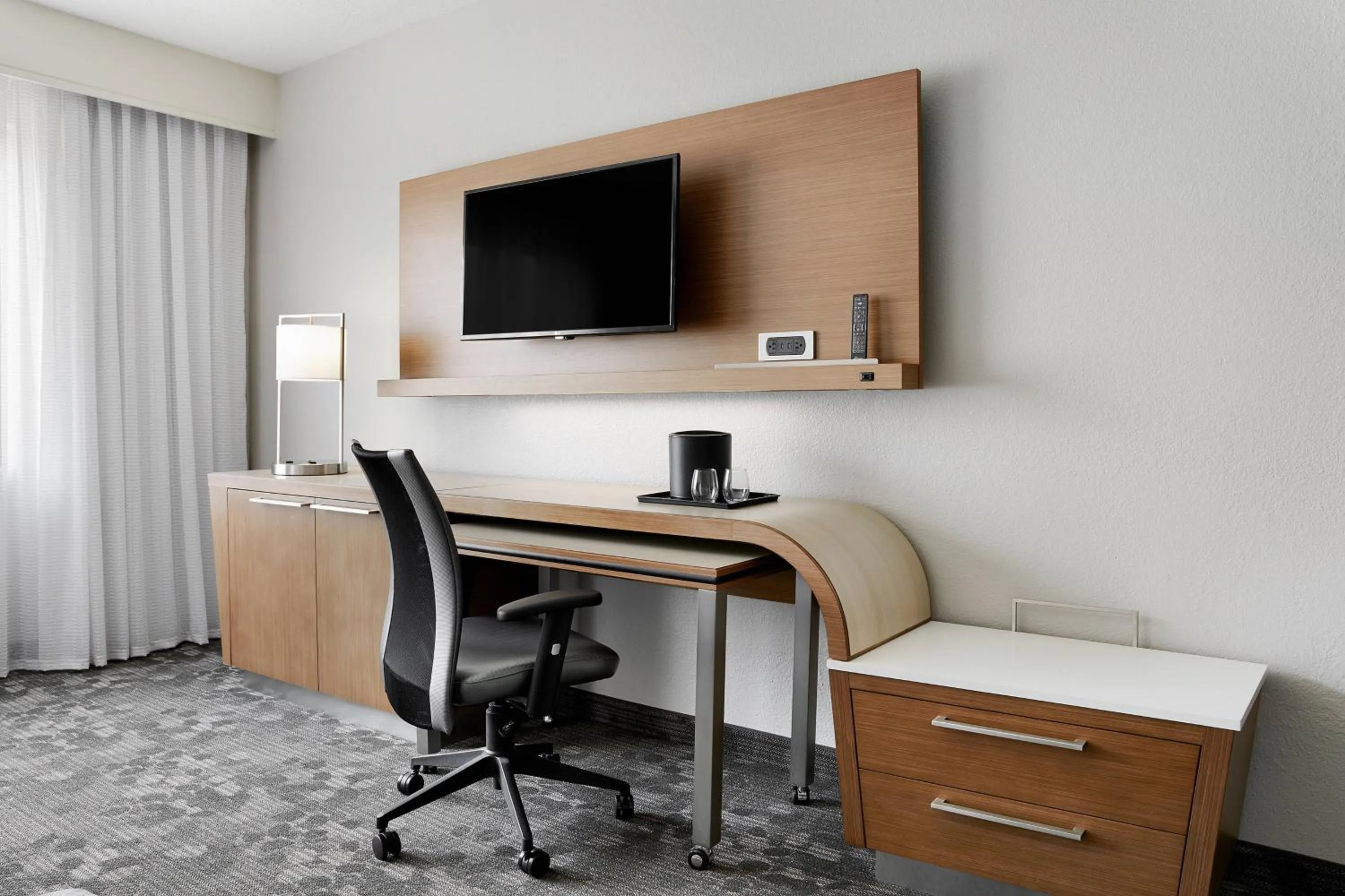 Photo of the whole room in Courtyard Milwaukee Downtown