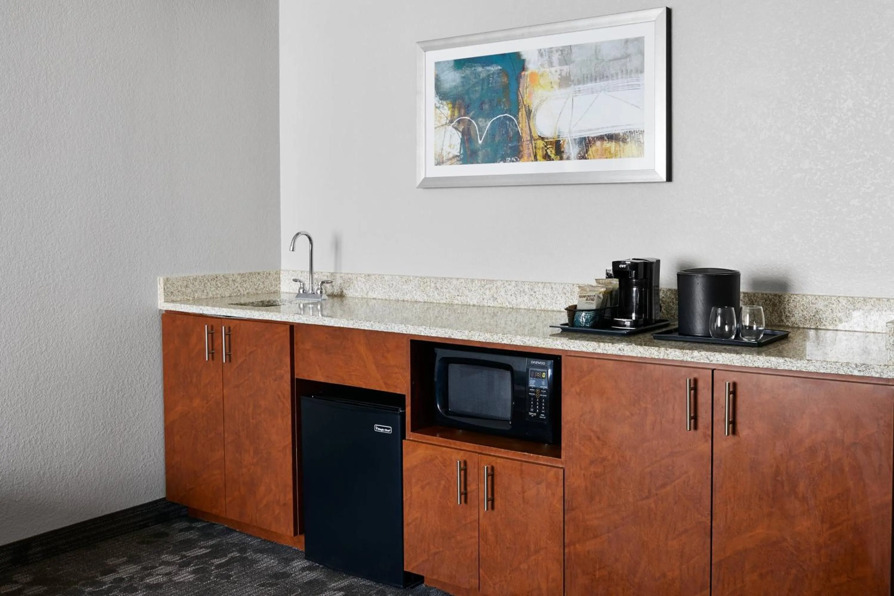 Lounge or bar in Courtyard Milwaukee Downtown