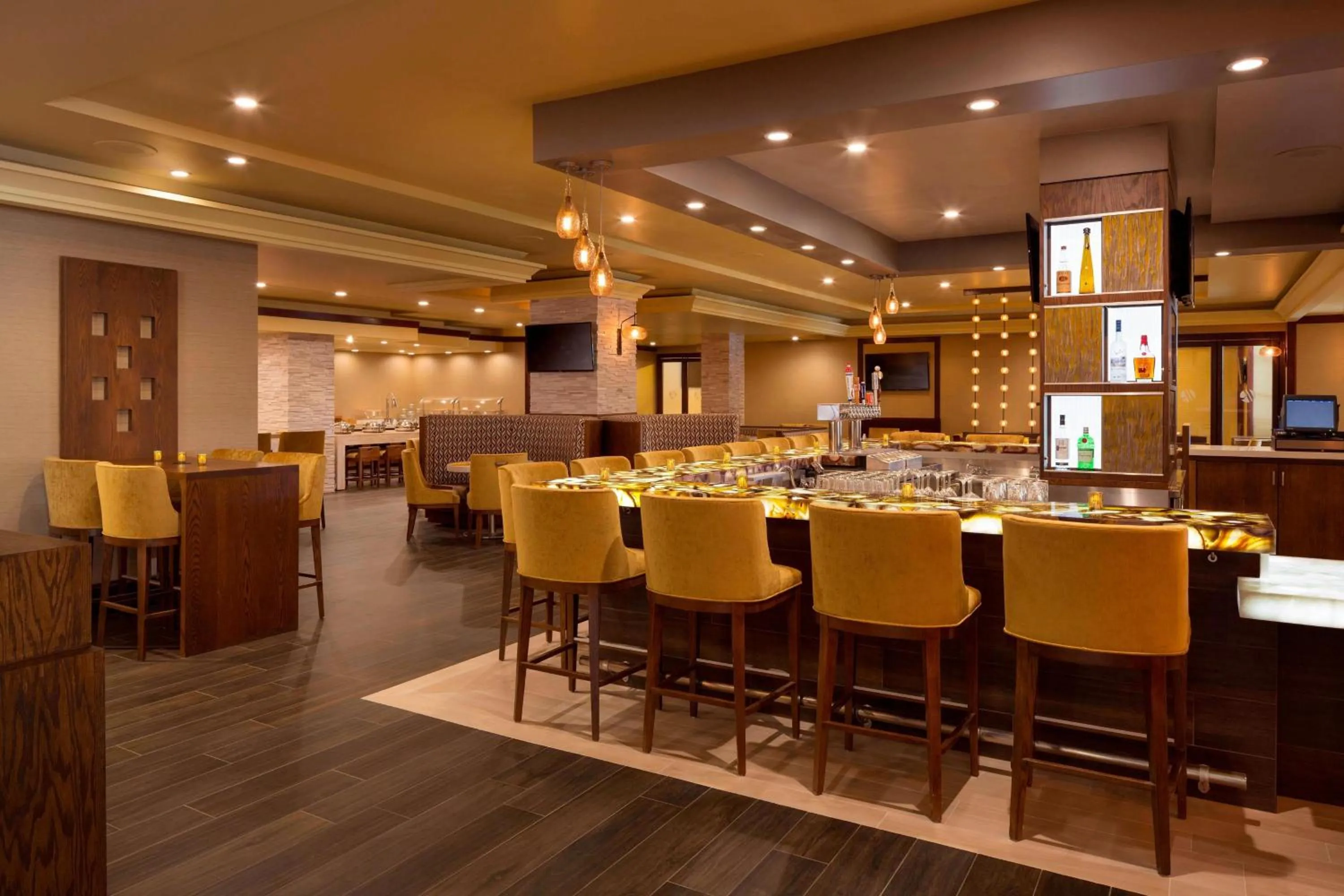 Lounge or bar in Monterey Marriott