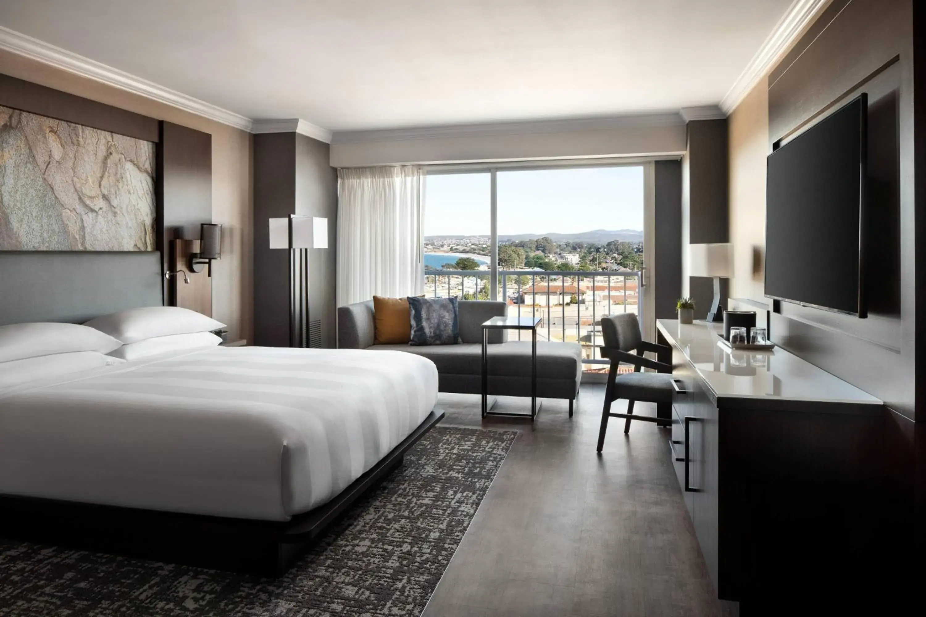 King Room with Bay View in Monterey Marriott King Room with Bay View in Monterey Marriott