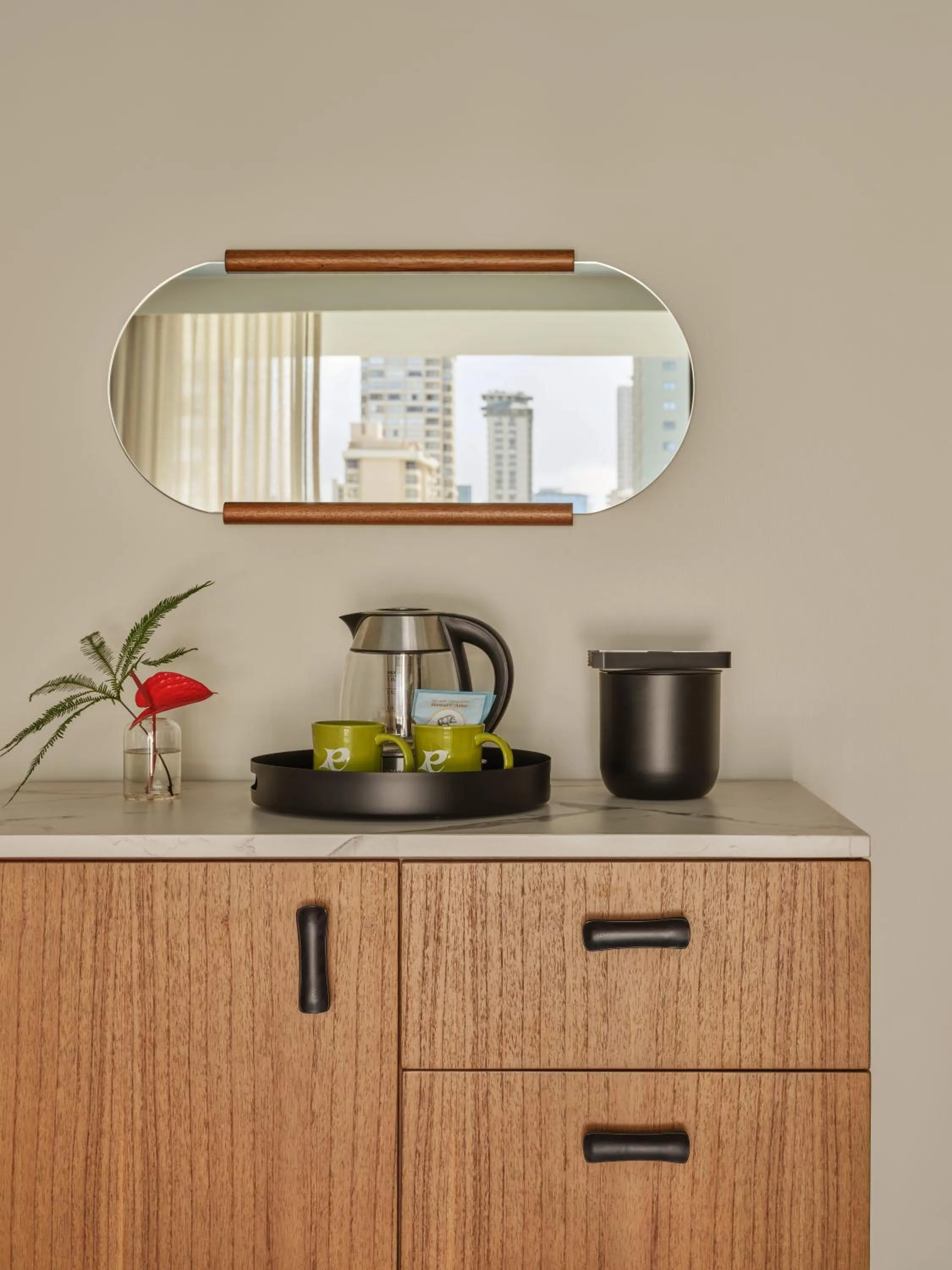 Coffee/tea facilities in Romer House Waikiki