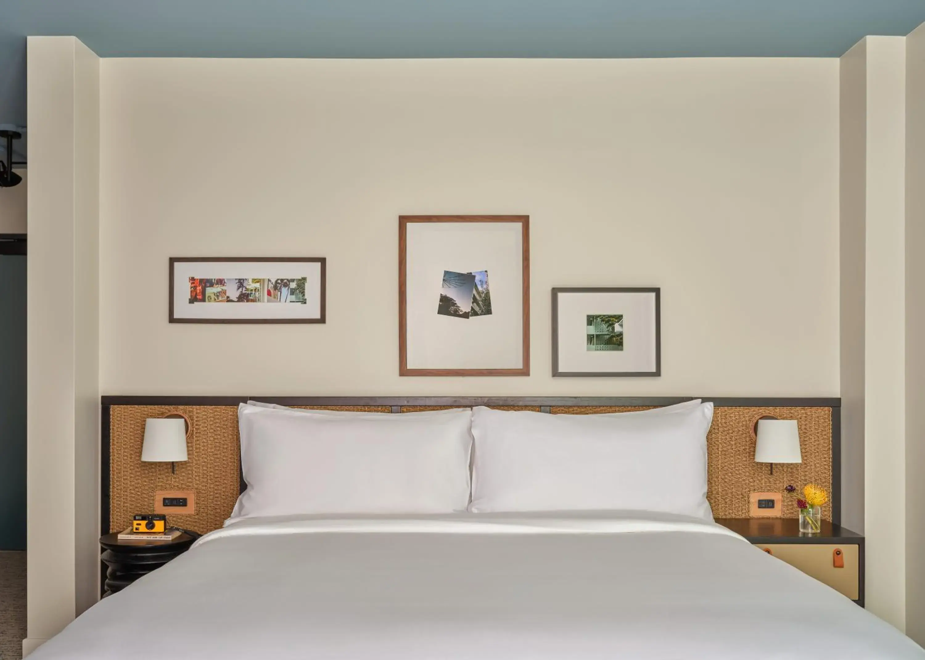 Bed in Romer House Waikiki Bed in Romer House Waikiki