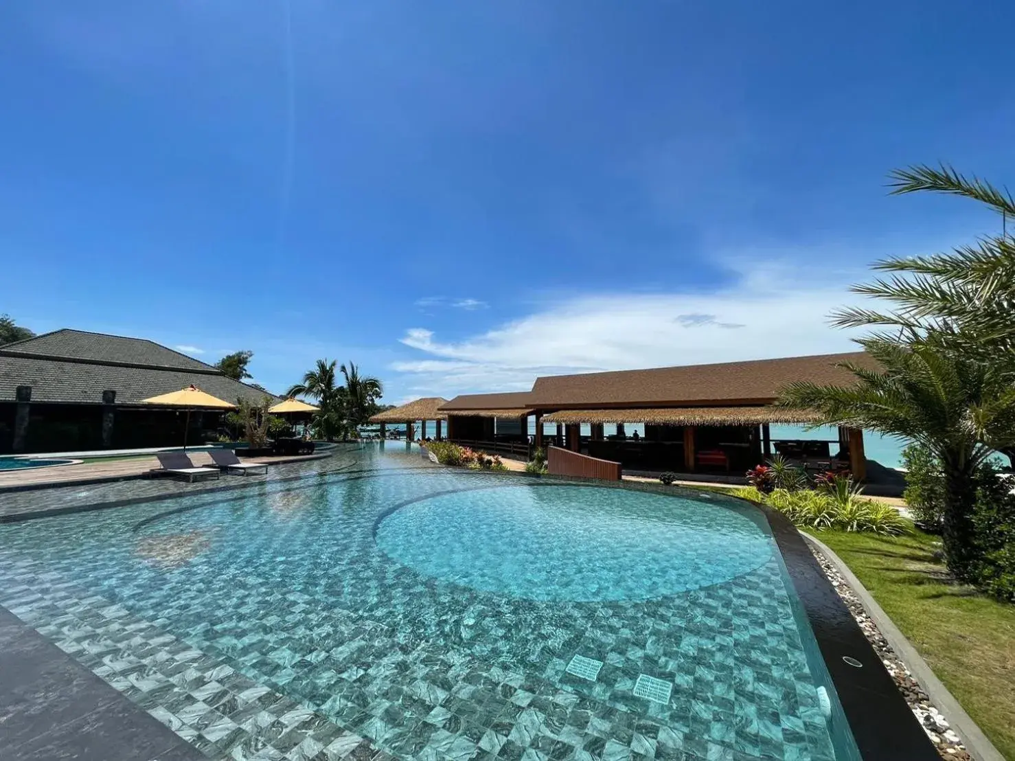 Pool view in U Rip Resort Phi Phi Hotel Pool view in U Rip Resort Phi Phi Hotel