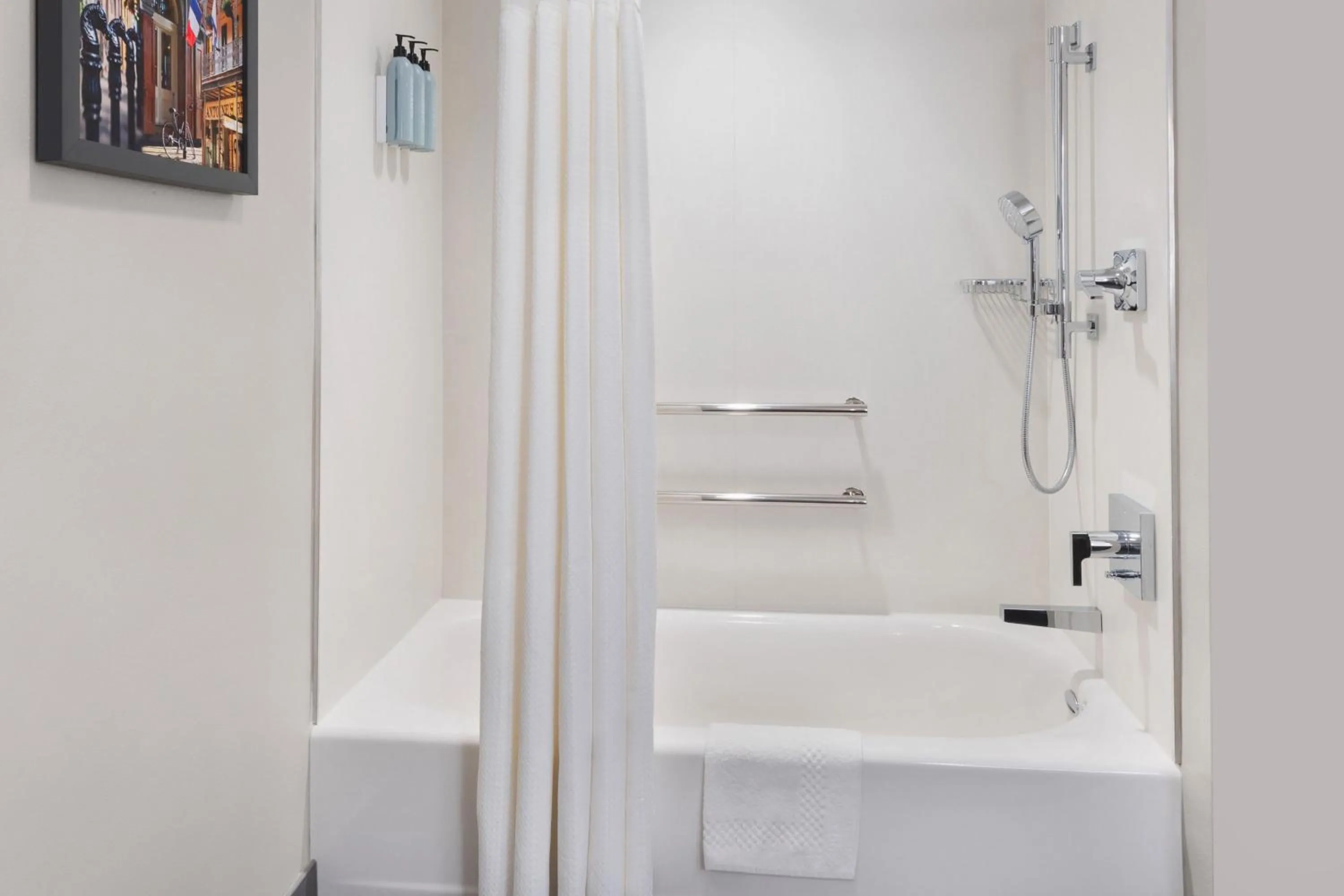 Bathroom in Courtyard by Marriott New Orleans Metairie