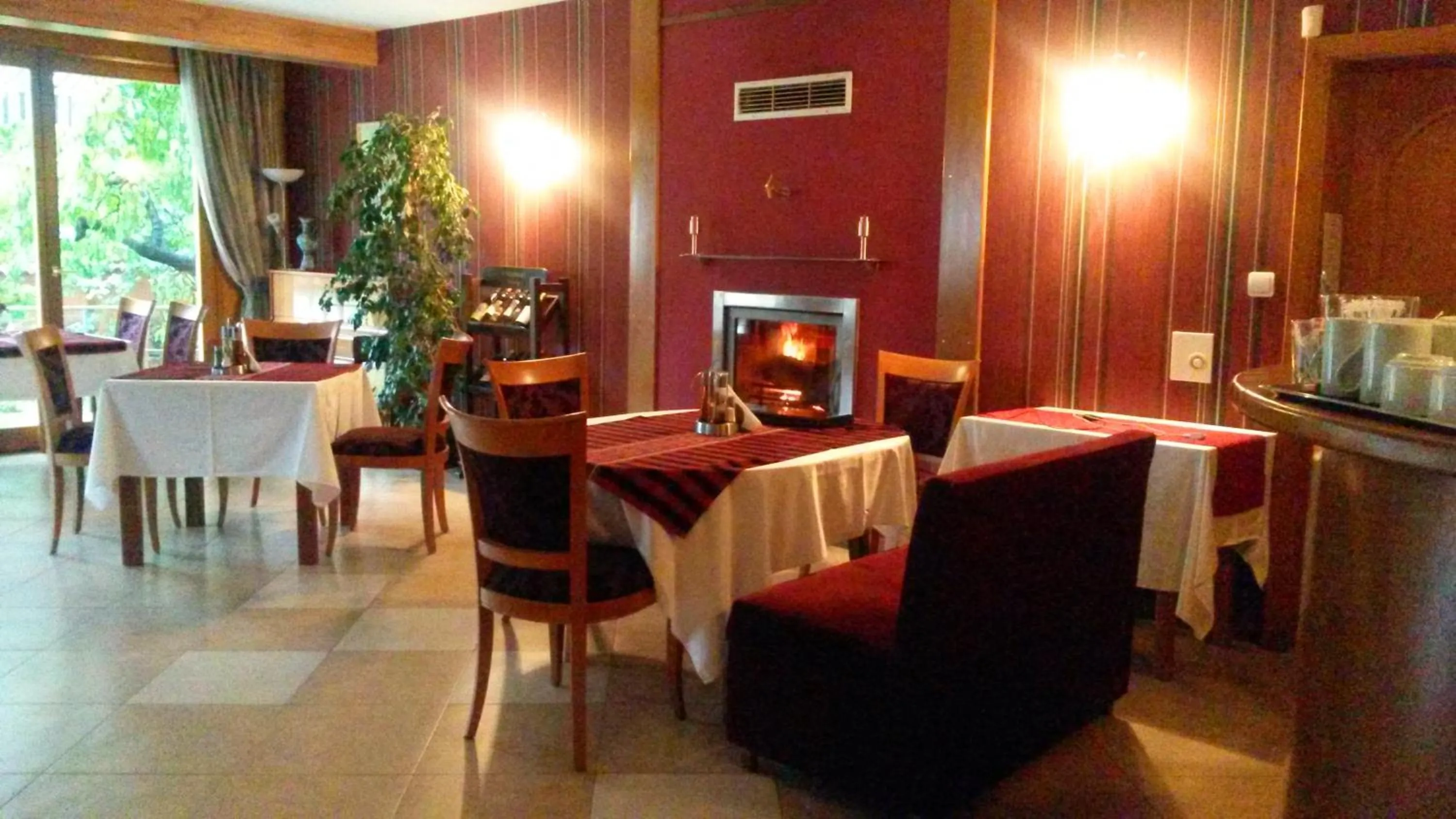 Restaurant/places to eat in Family Hotel Sonata