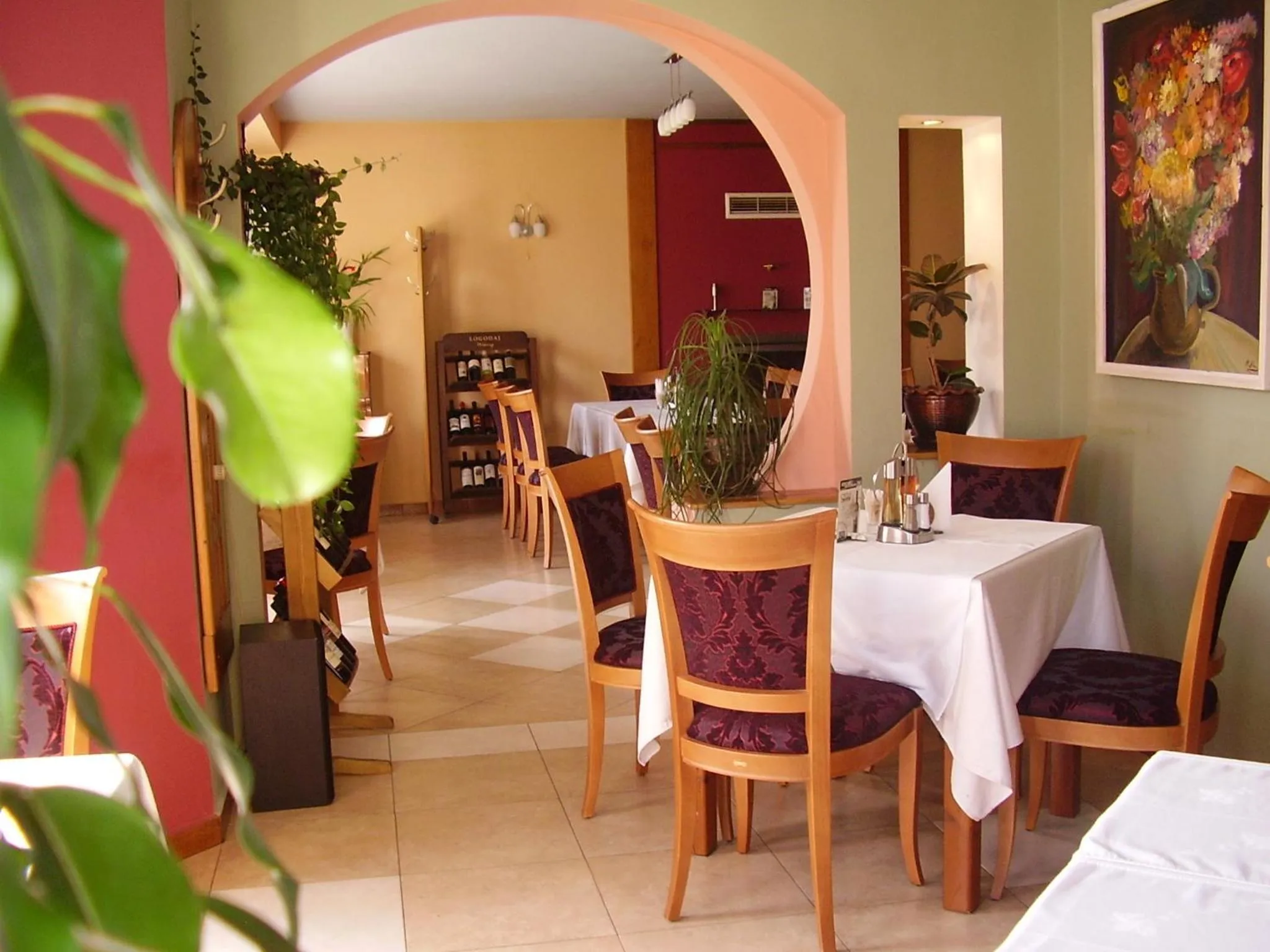 Restaurant/places to eat in Family Hotel Sonata