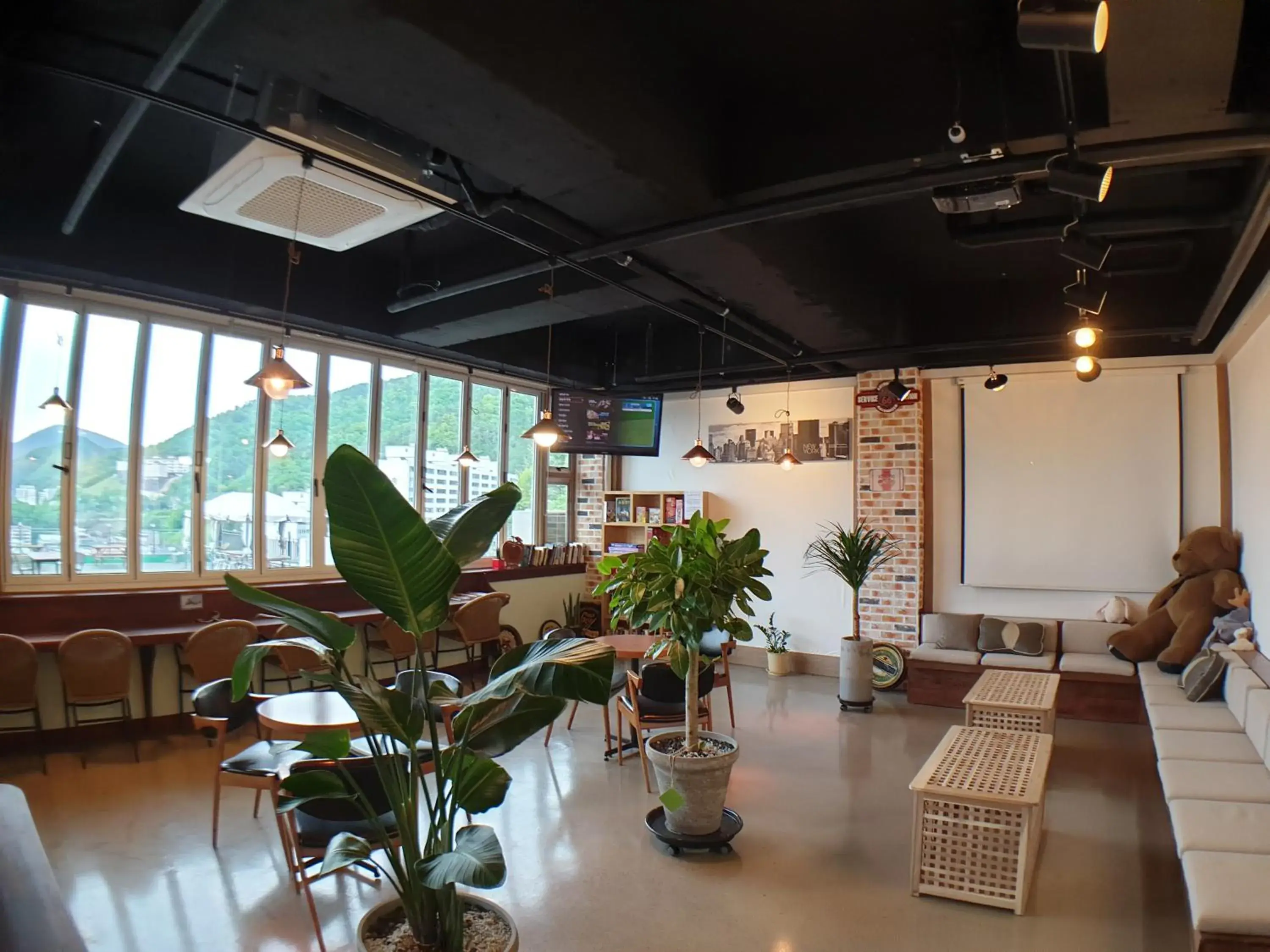 Lounge or bar in Home Fourest Resort Geoje Lounge or bar in Home Fourest Resort Geoje