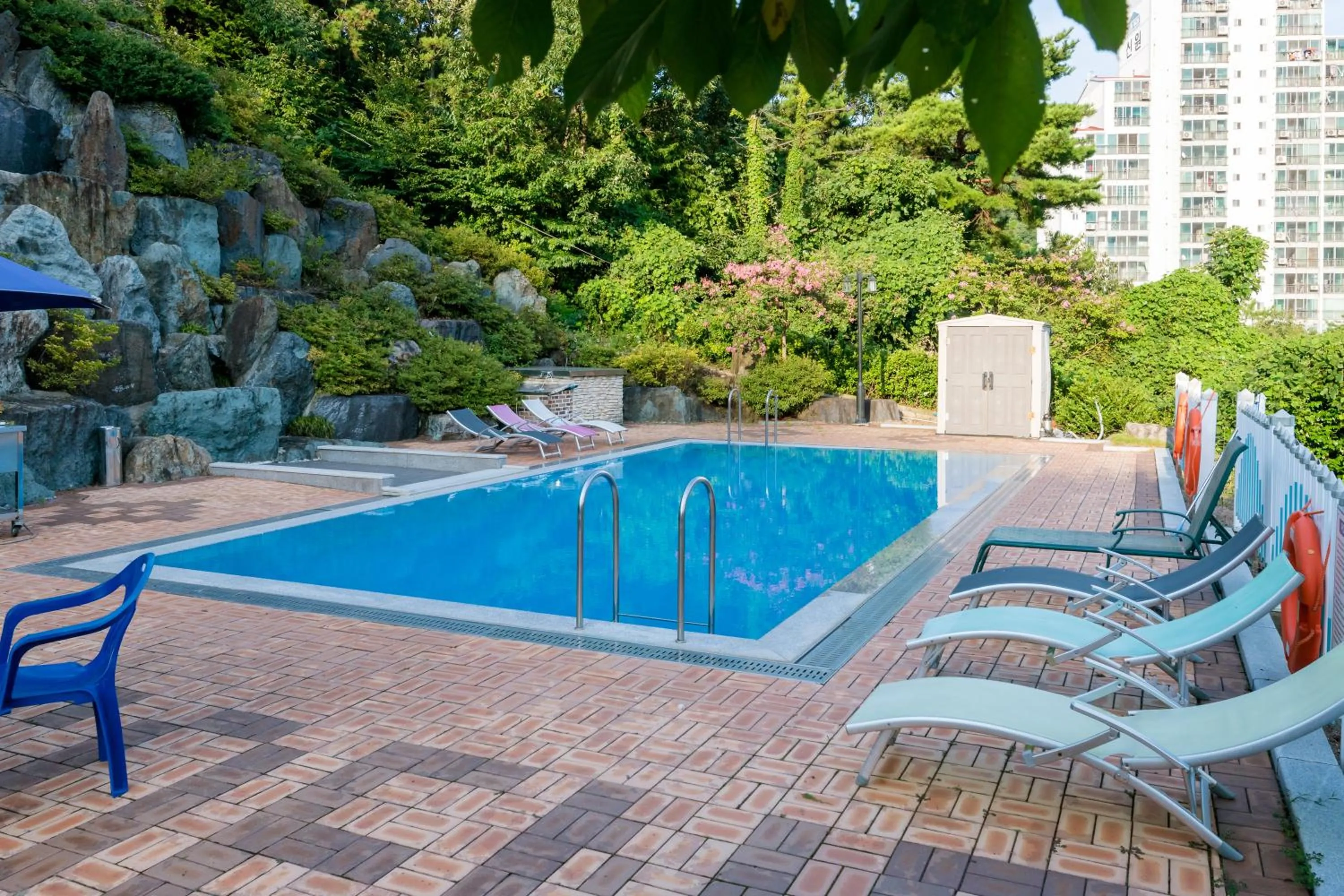 Swimming pool in Home Fourest Resort Geoje