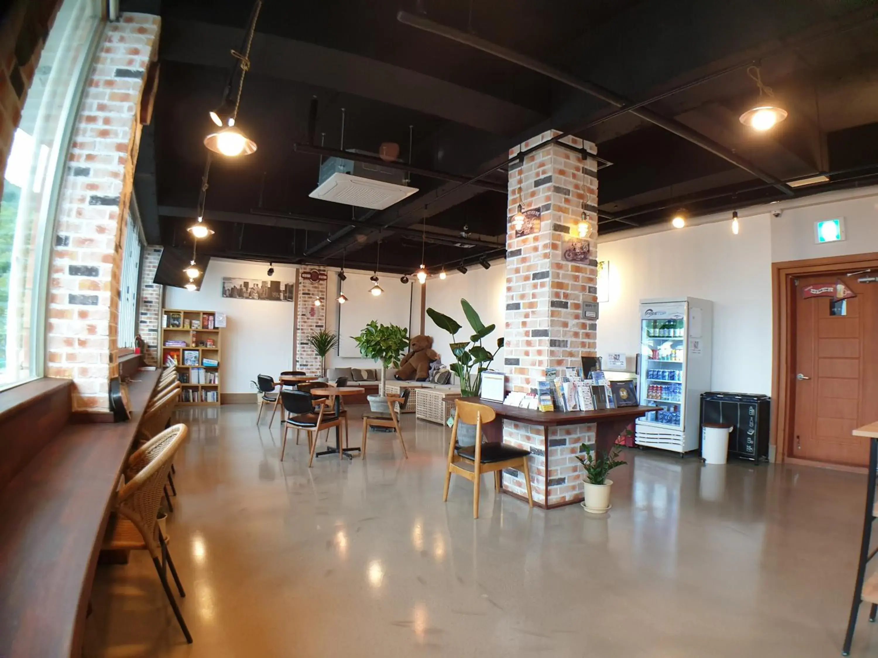 Lounge or bar in Home Fourest Resort Geoje Lounge or bar in Home Fourest Resort Geoje