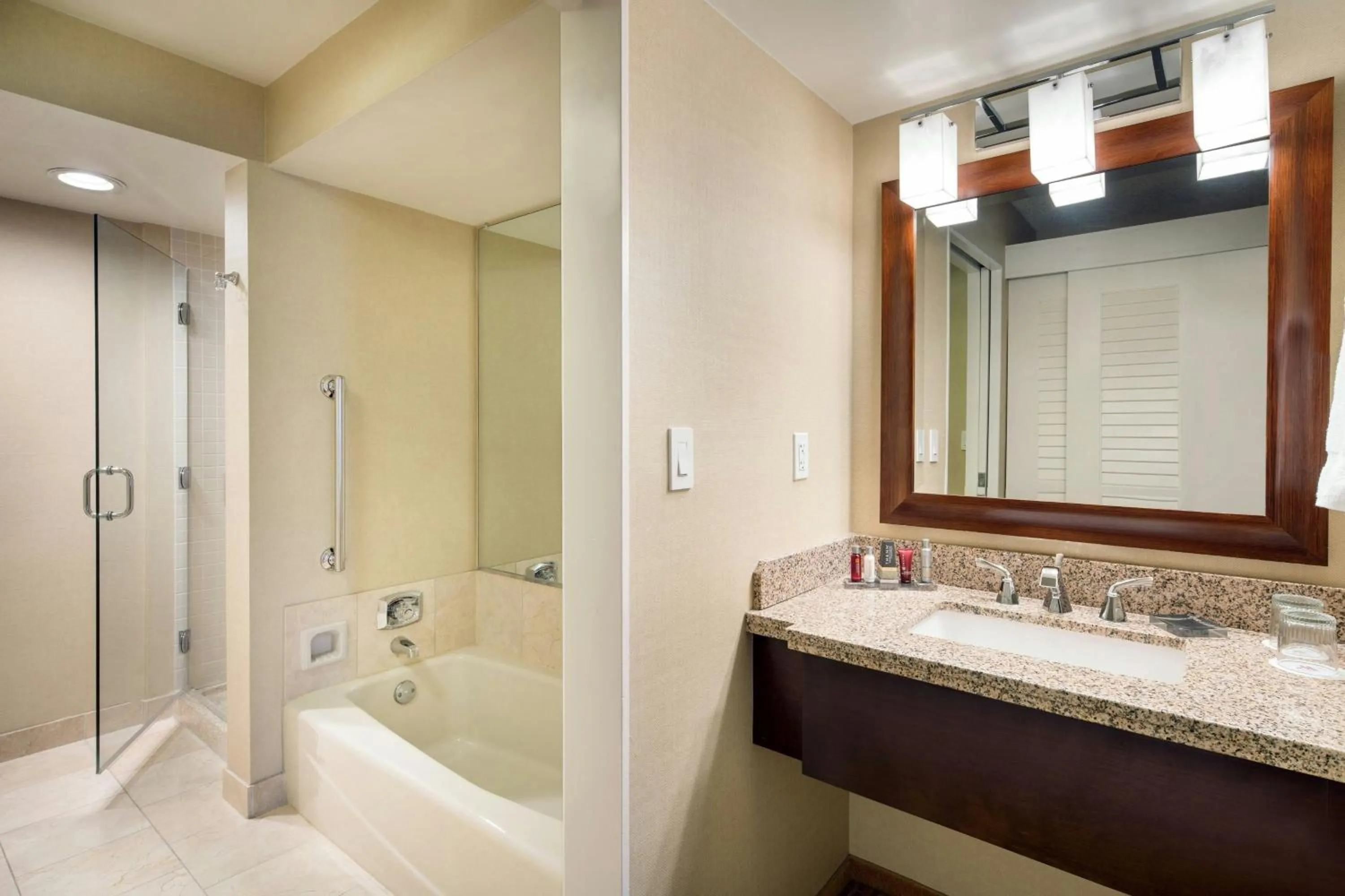 Bathroom in Newport Beach Marriott Bayview