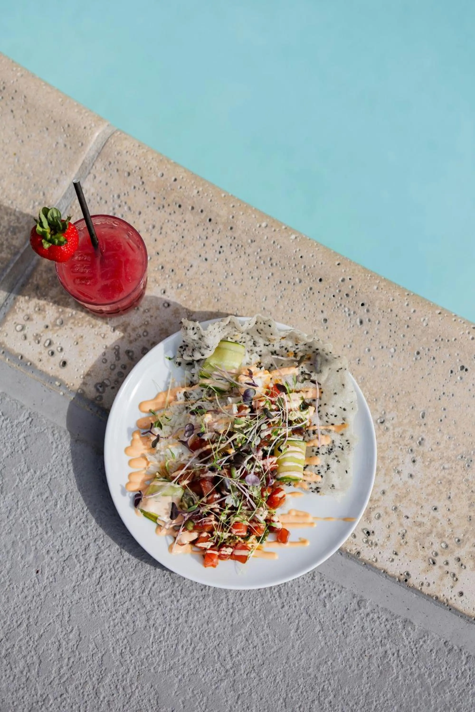 Swimming pool in Newport Beach Marriott Bayview