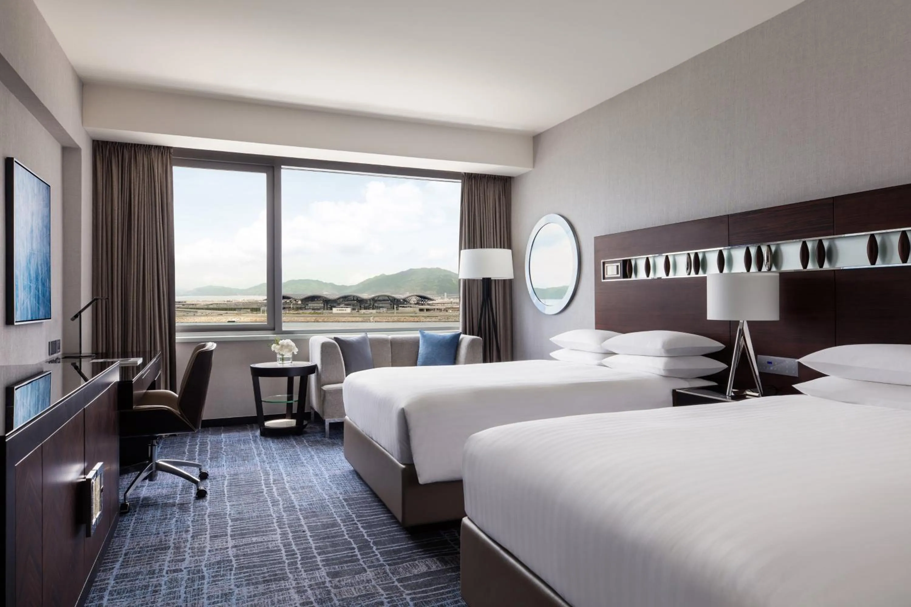 Photo of the whole room, Bed in Hong Kong SkyCity Marriott Hotel