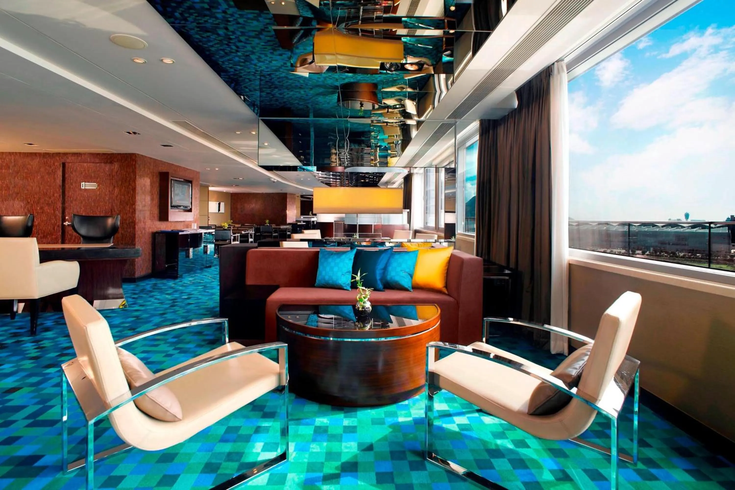 Lounge or bar in Hong Kong SkyCity Marriott Hotel