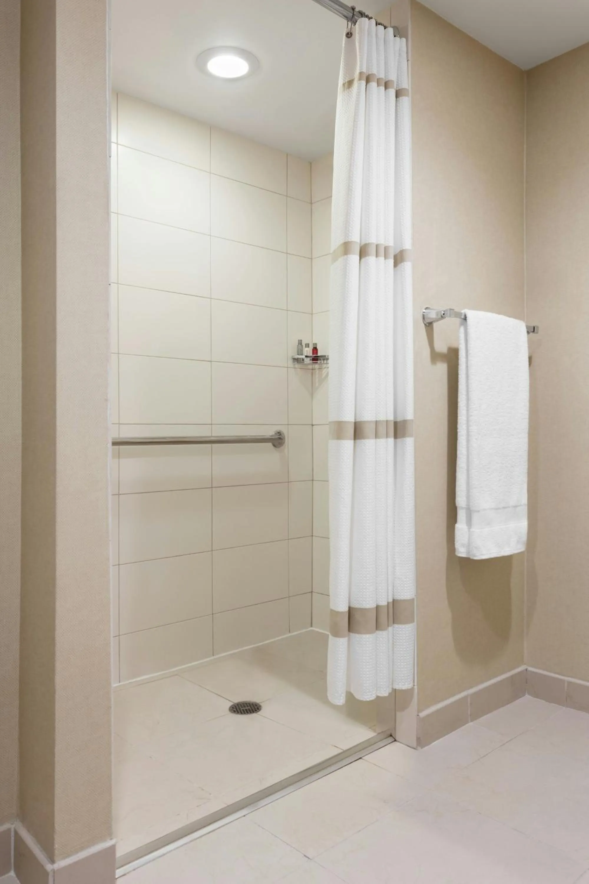 Bathroom in Long Island Marriott Hotel