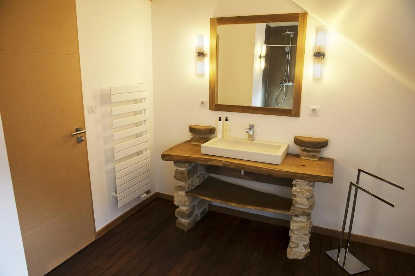 Bathroom in Maison d'hôtes & SPA La Scierie