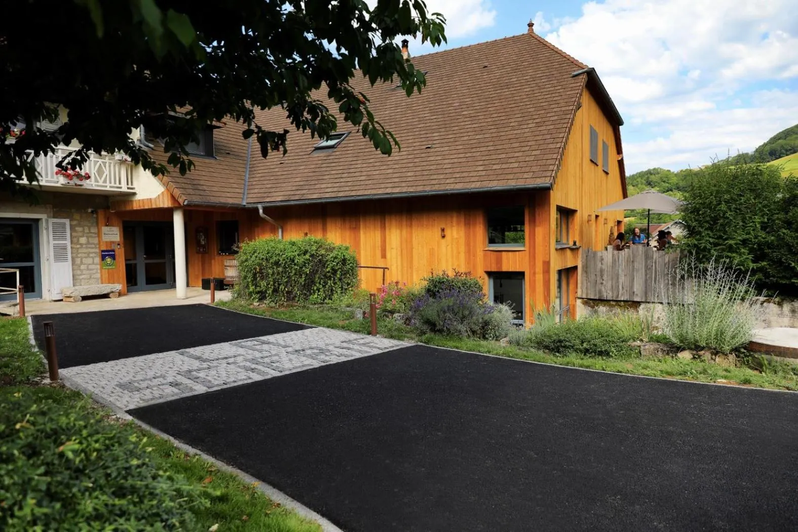 Swimming pool in Maison d'hôtes & SPA La Scierie