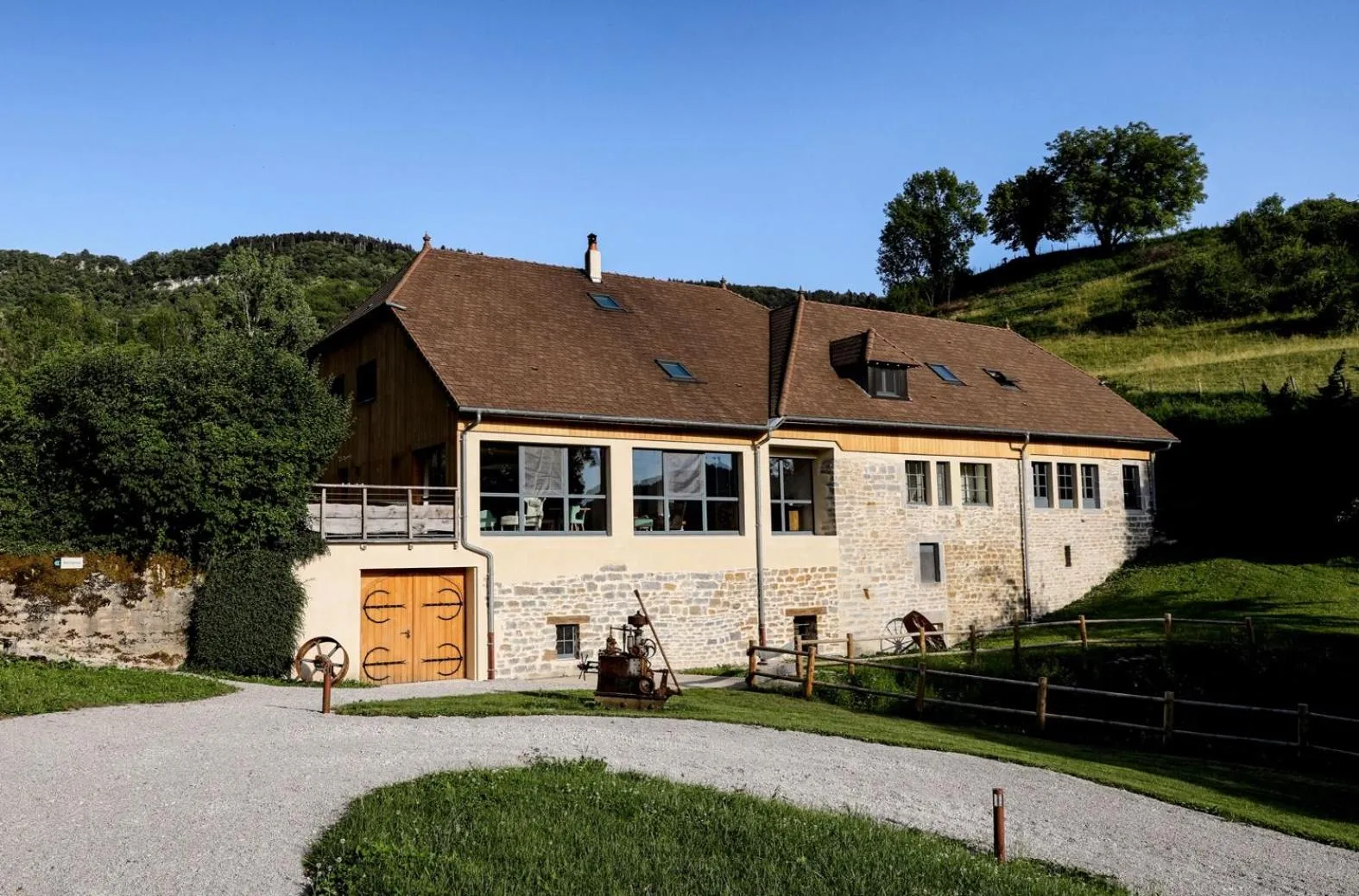 Swimming pool in Maison d'hôtes & SPA La Scierie
