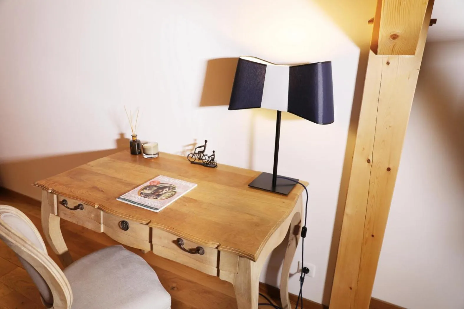 Seating area in Maison d'hôtes & SPA La Scierie