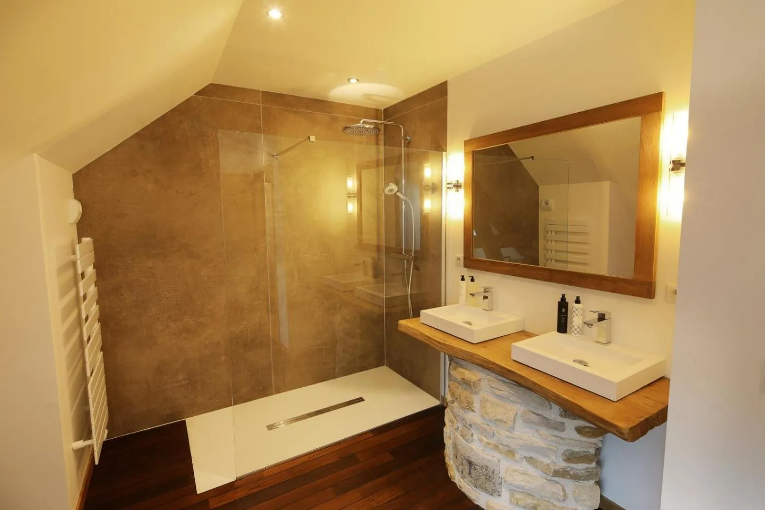 Bathroom in Maison d'hôtes & SPA La Scierie