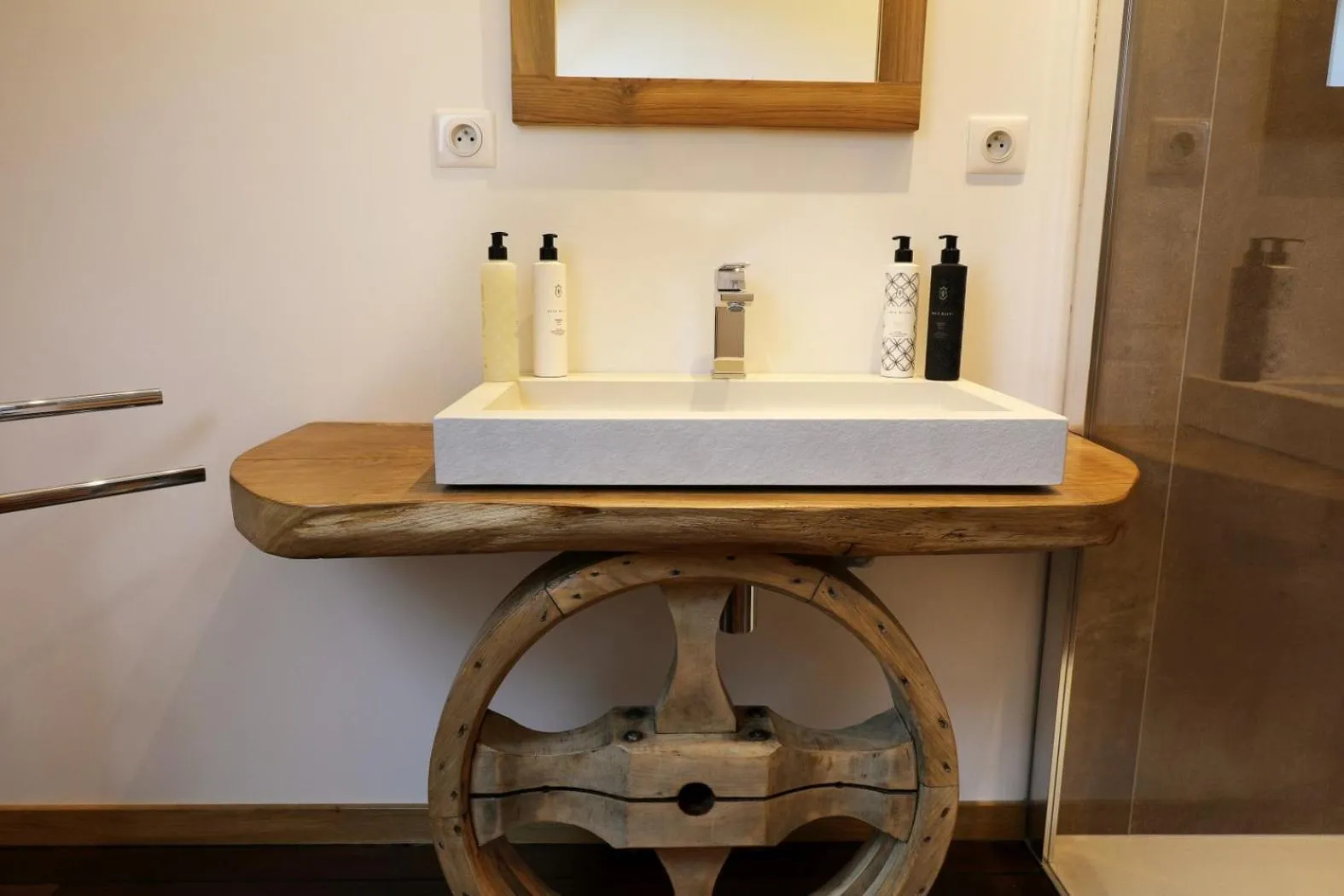 Bathroom in Maison d'hôtes & SPA La Scierie