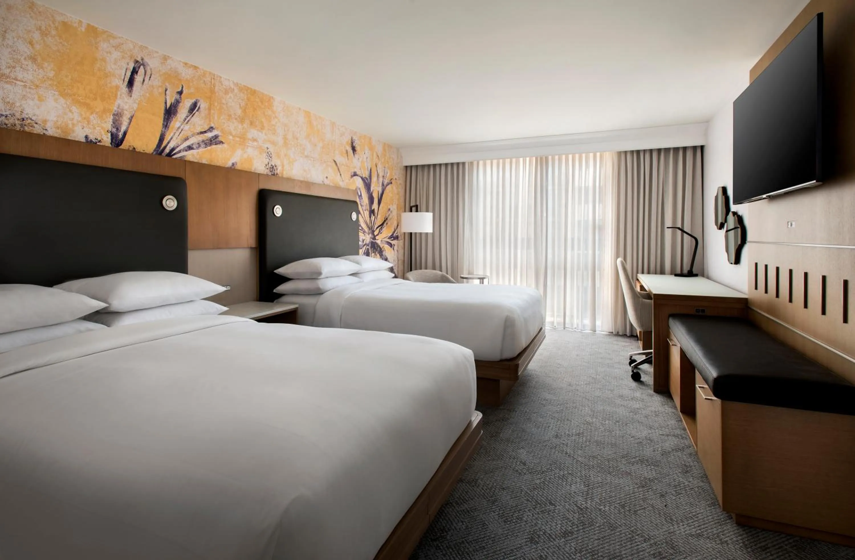 TV and multimedia, Bed in Westchester Marriott