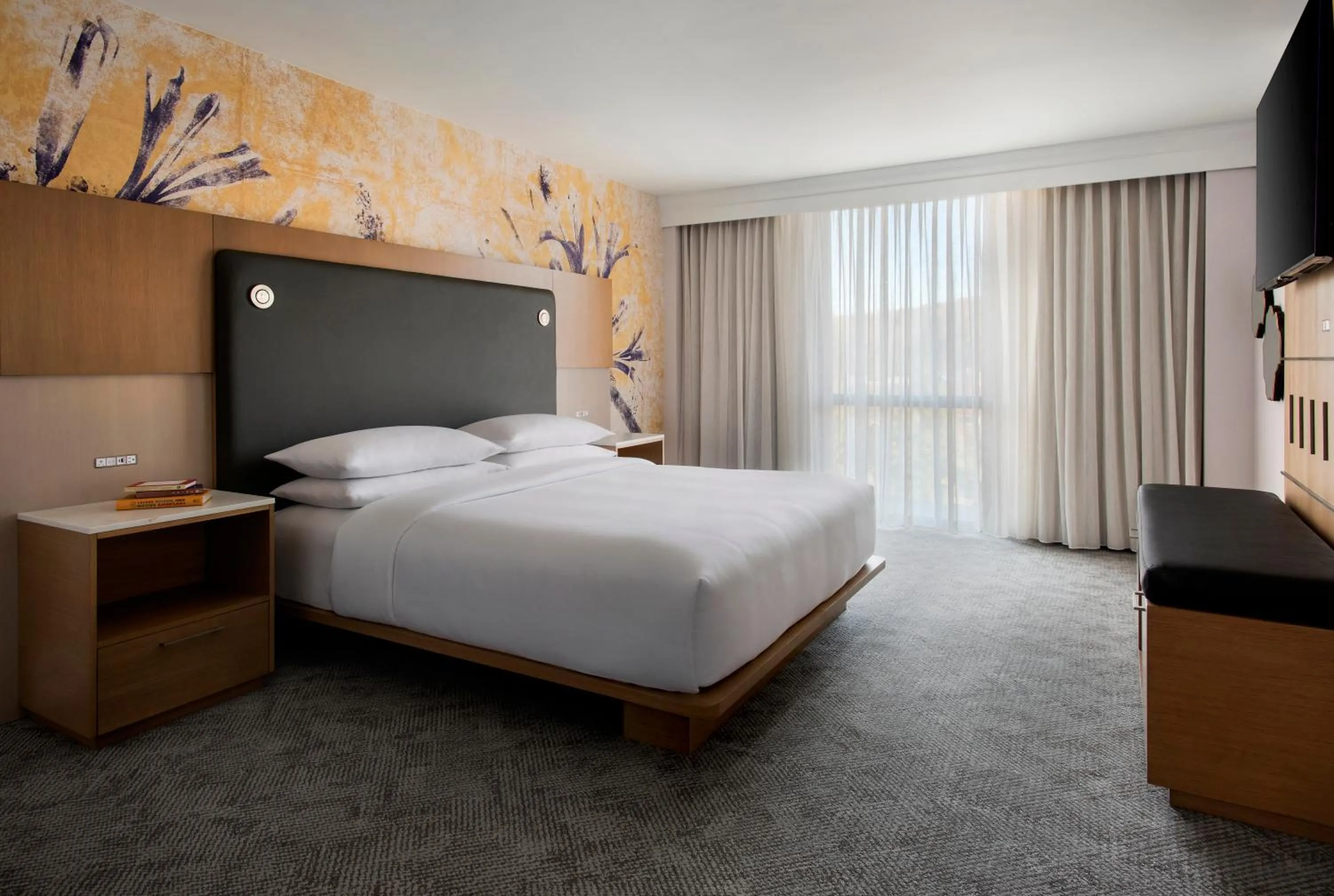 Bedroom, Bed in Westchester Marriott