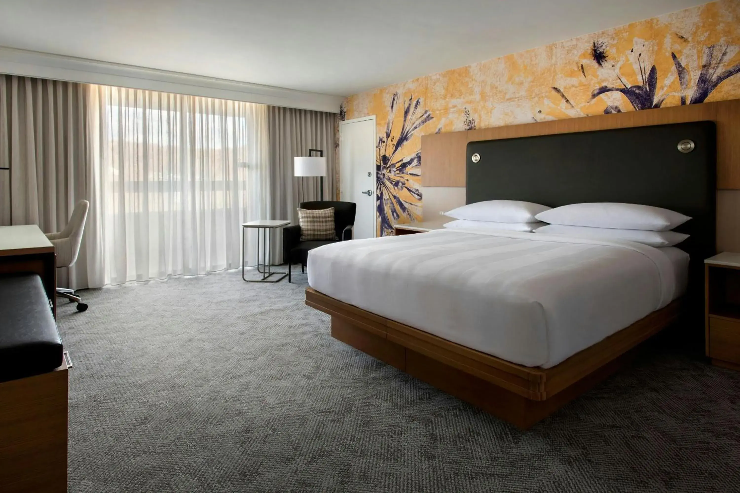 King Room with Adapted Tub - Mobility and Hearing Accessible in Westchester Marriott King Room with Adapted Tub - Mobility and Hearing Accessible in Westchester Marriott