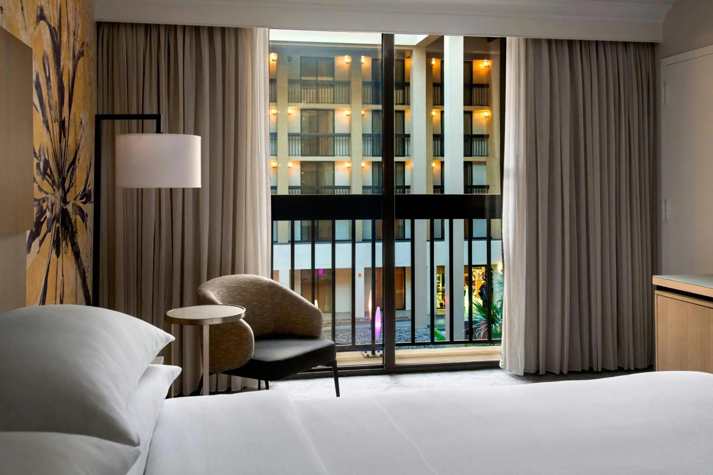 Bedroom, Bed in Westchester Marriott