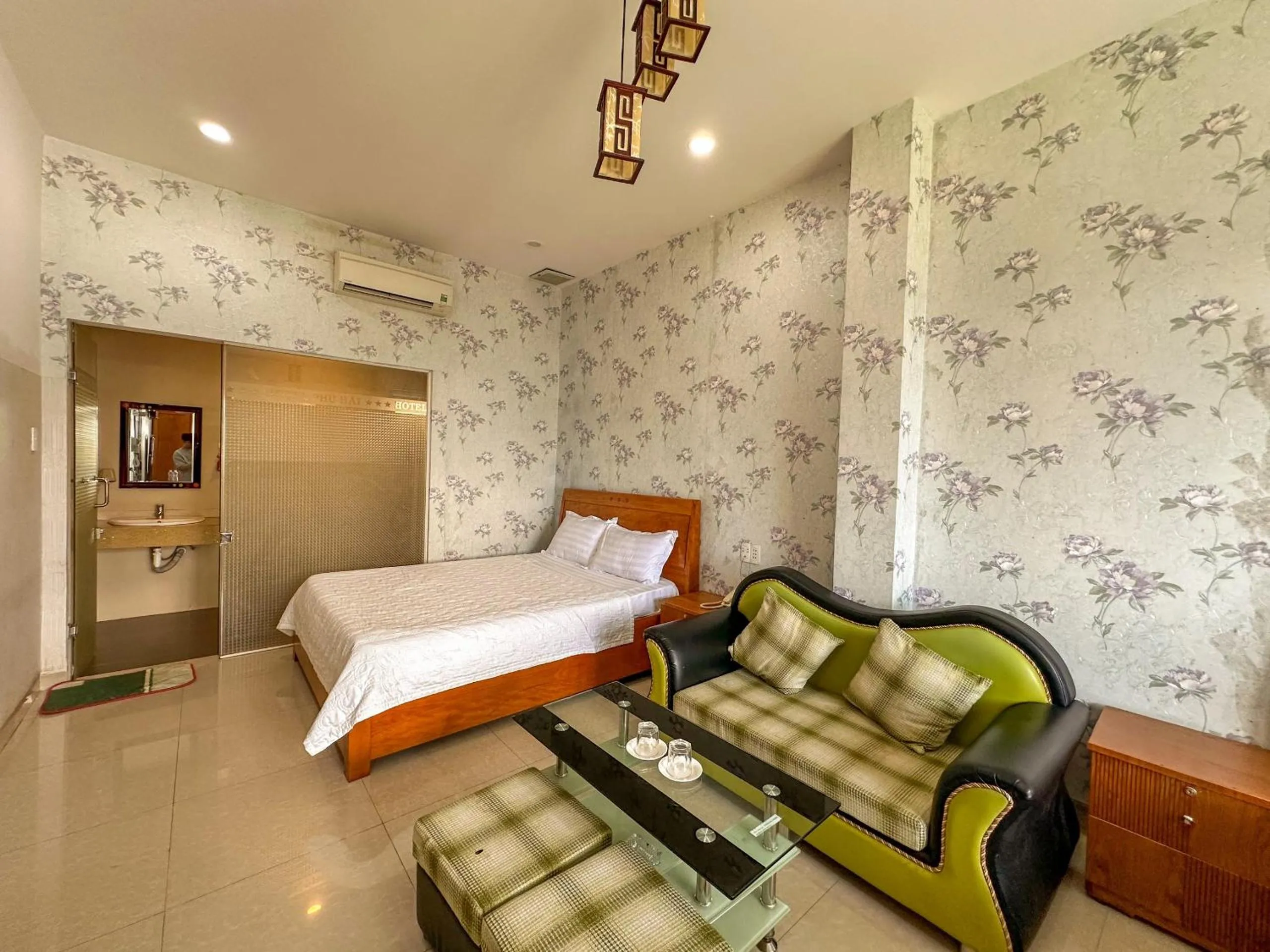 Photo of the whole room, Bed in Hotel Phu Hai