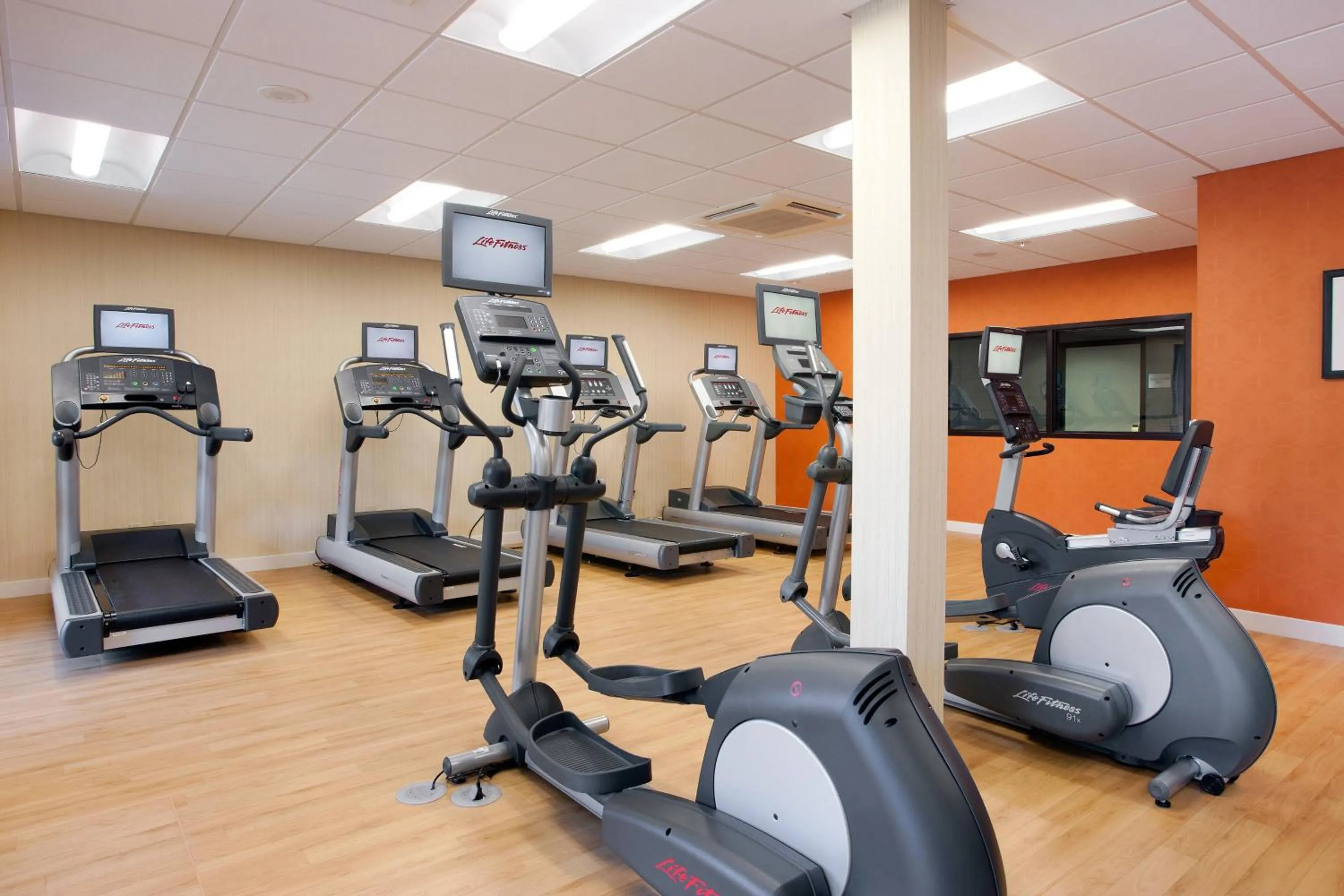 Fitness centre/facilities in Courtyard by Marriott Oakland Airport