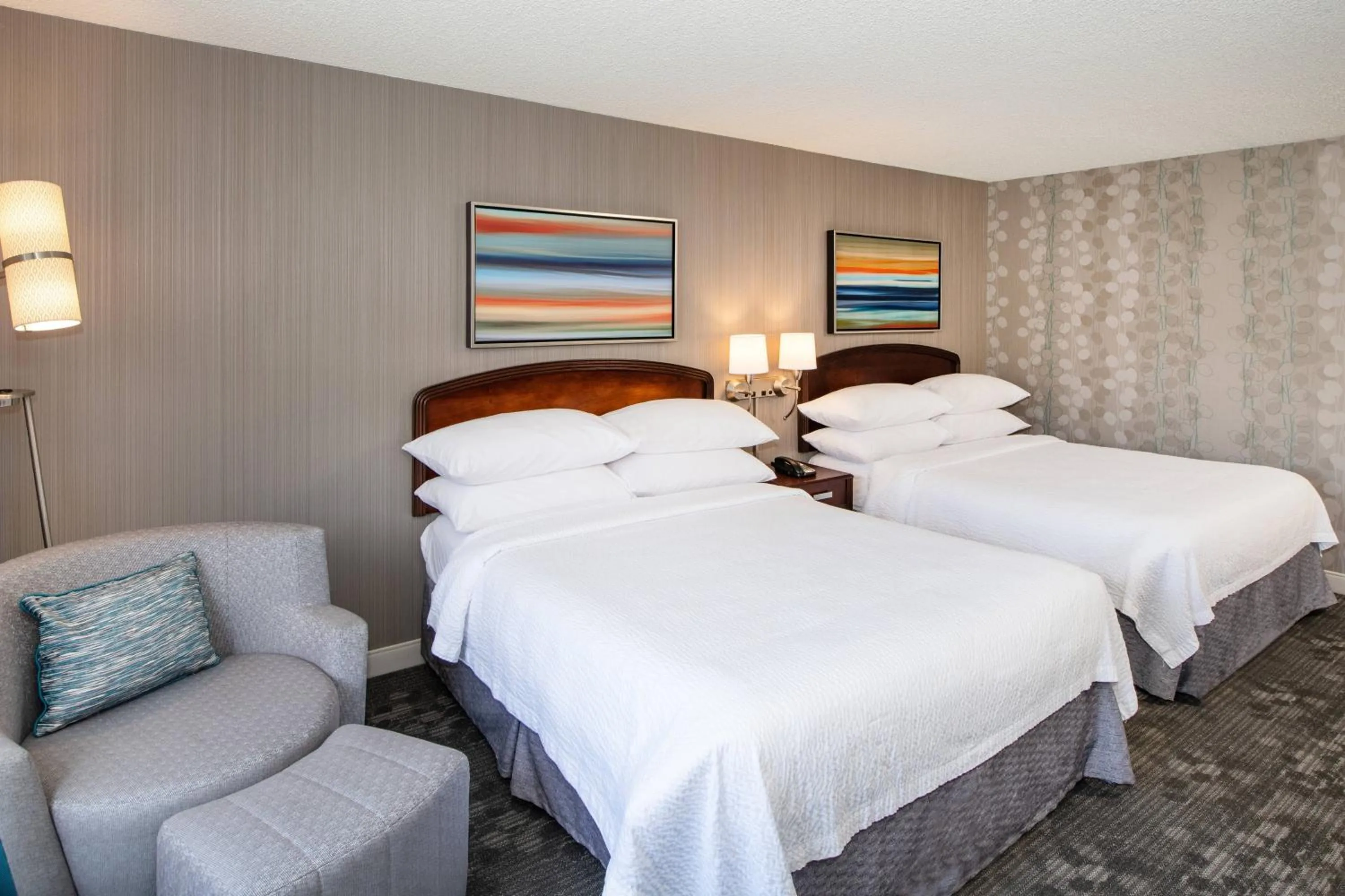 Photo of the whole room, Bed in Courtyard by Marriott Oakland Airport