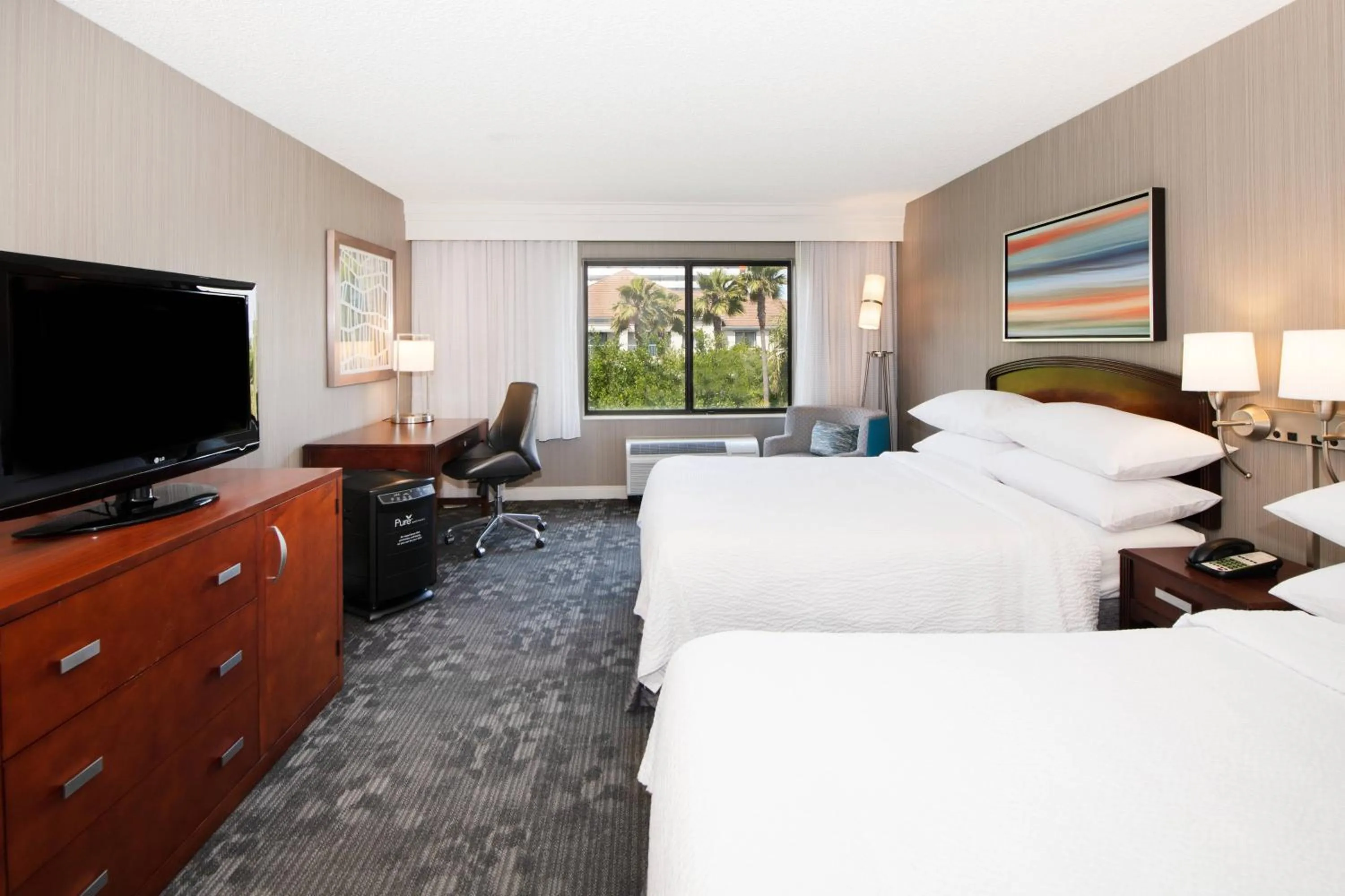 Photo of the whole room, Bed in Courtyard by Marriott Oakland Airport
