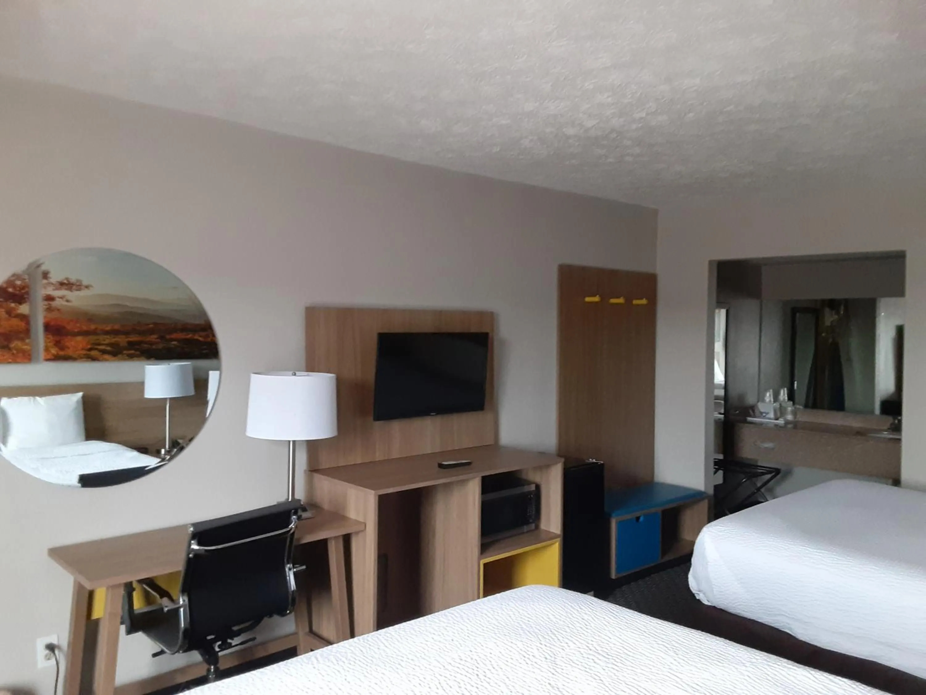 Bedroom, Bed in Days Inn by Wyndham Cookeville