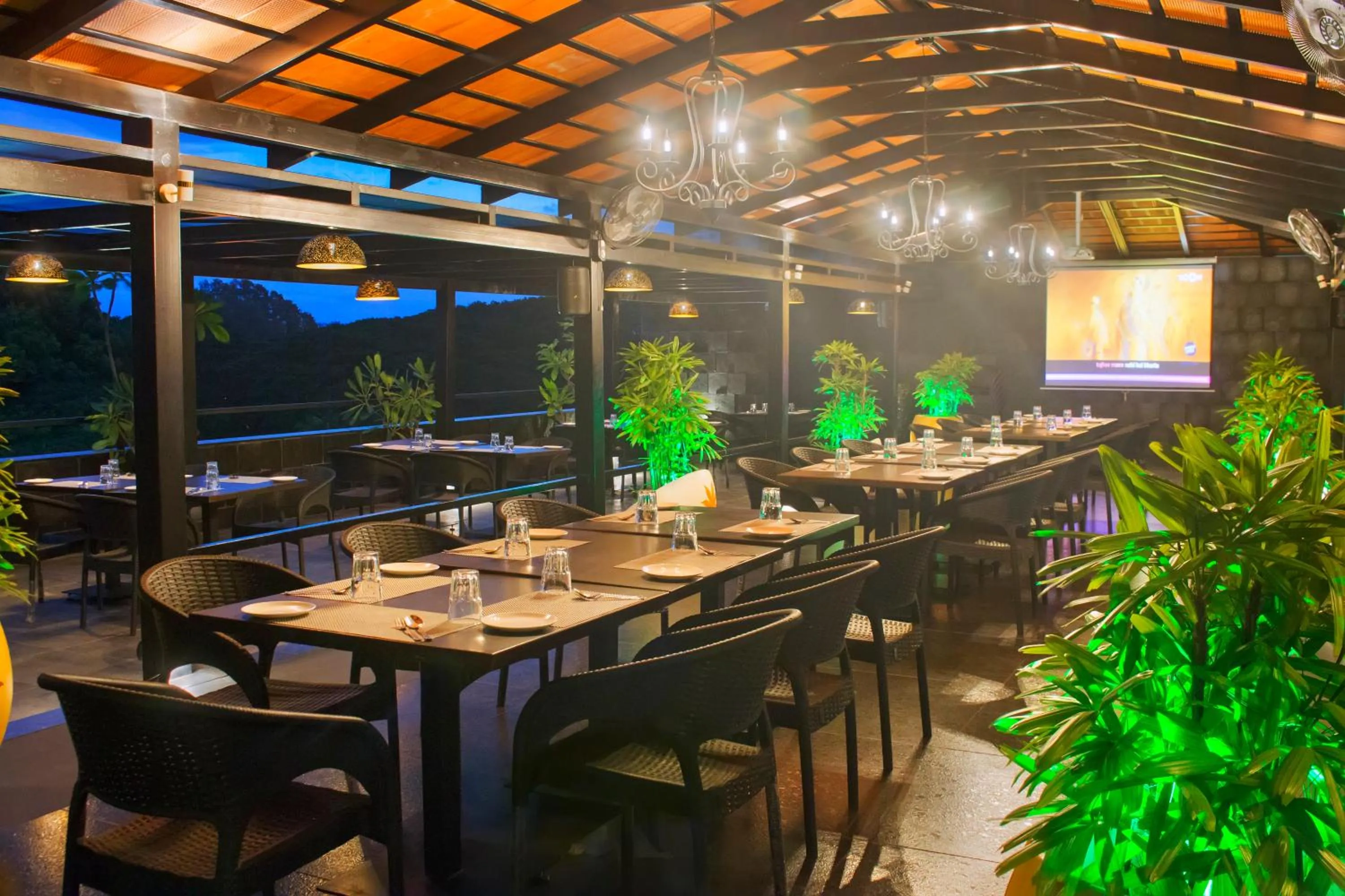 Restaurant/places to eat in President Hotel