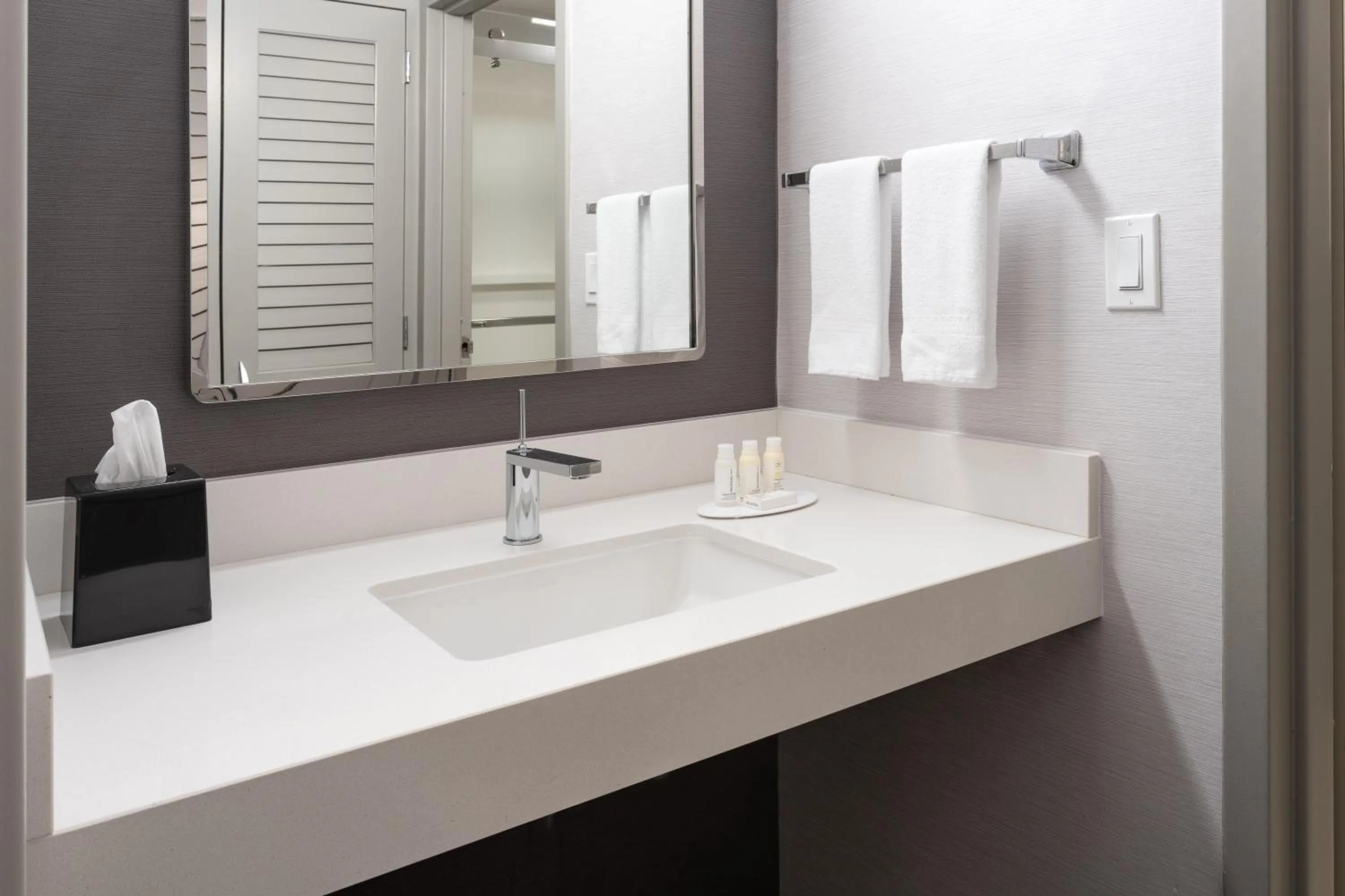 Bathroom in Courtyard by Marriott West Palm Beach