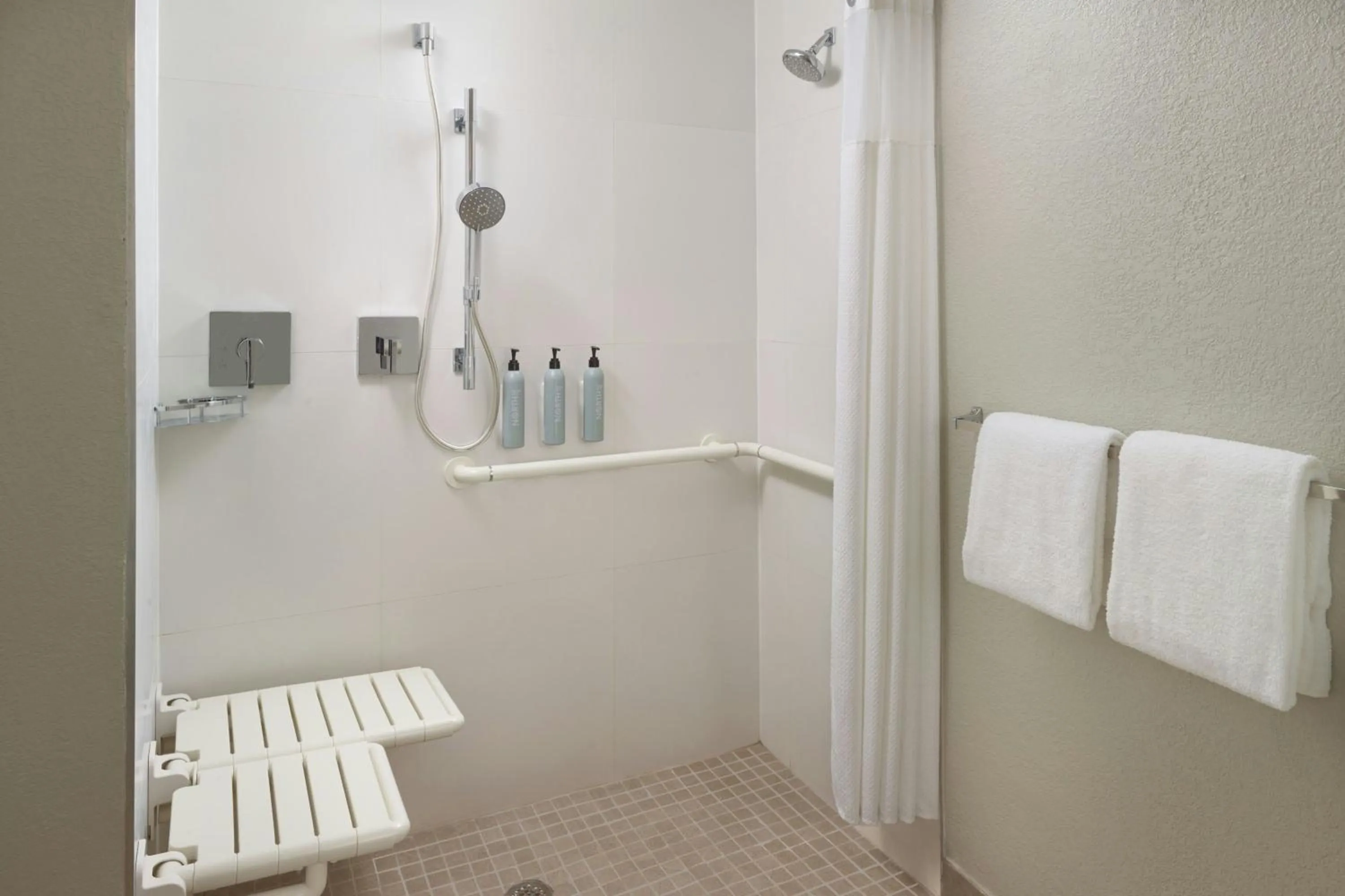 Bathroom in Courtyard by Marriott West Palm Beach