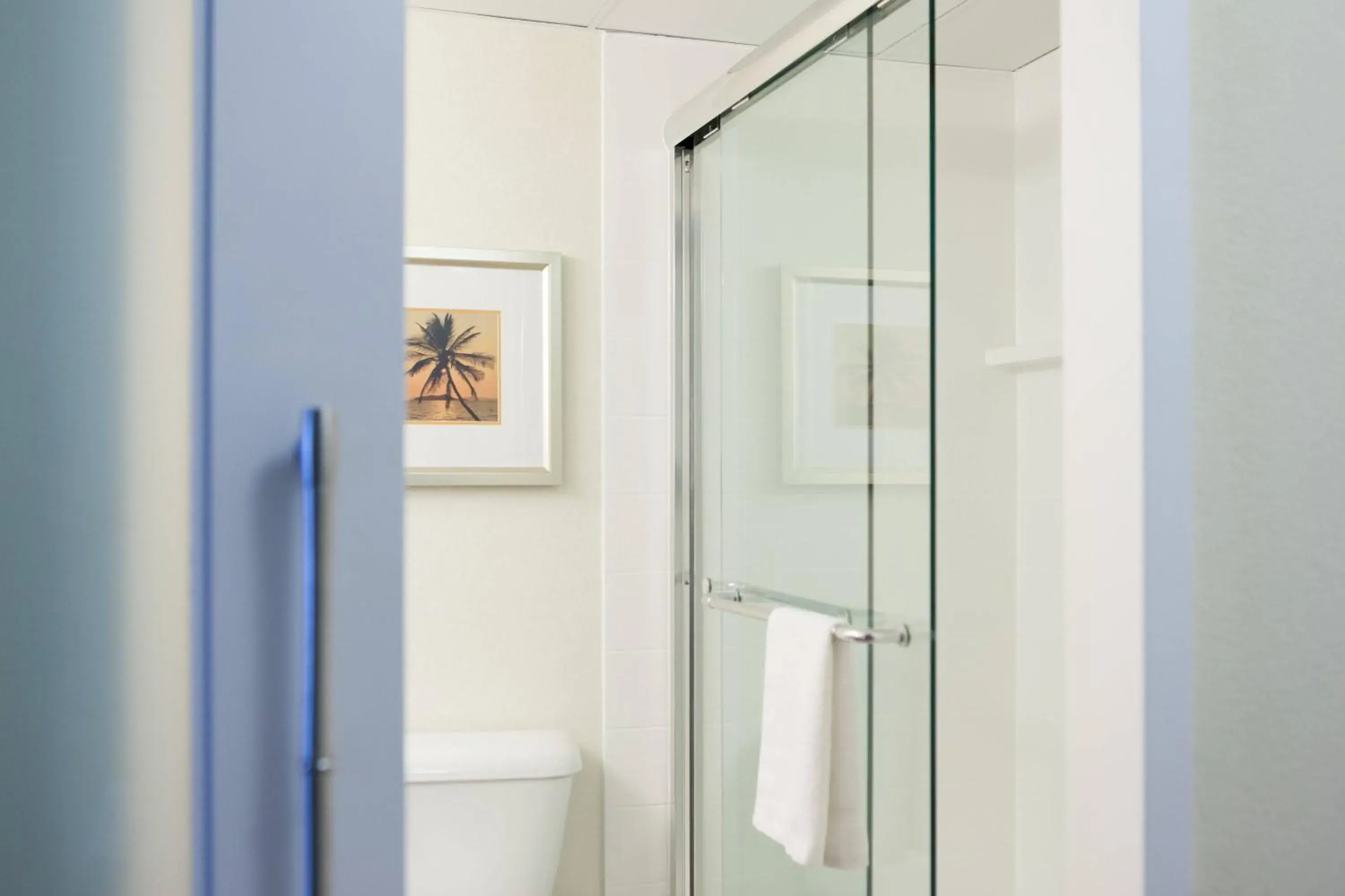 King Room with Roll-in Shower - single occupancy - Mobility and Hearing Accessible in West Palm Beach Marriott King Room with Roll-in Shower - single occupancy - Mobility and Hearing Accessible in West Palm Beach Marriott