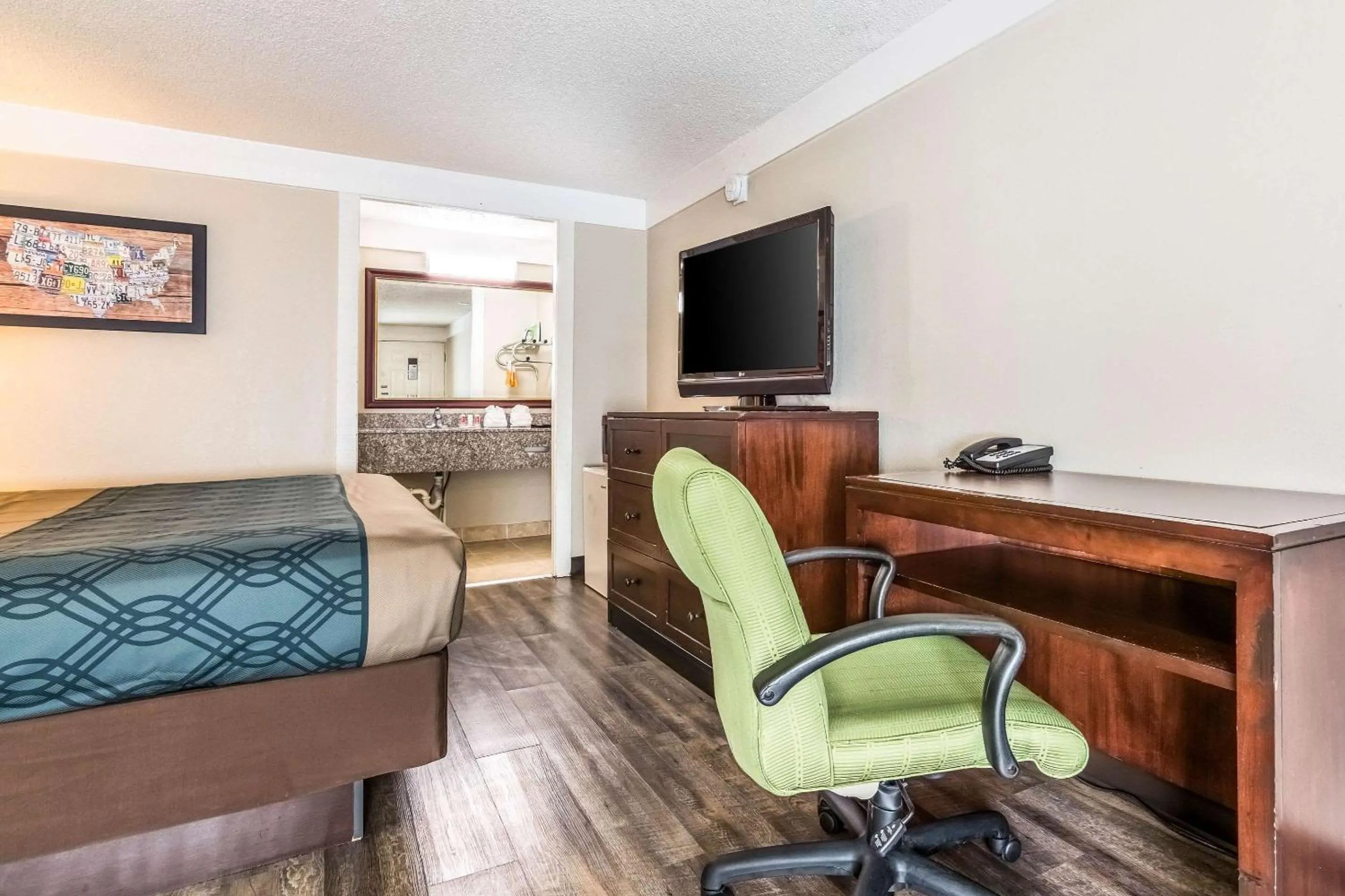 Photo of the whole room in Econo Lodge Gastonia North