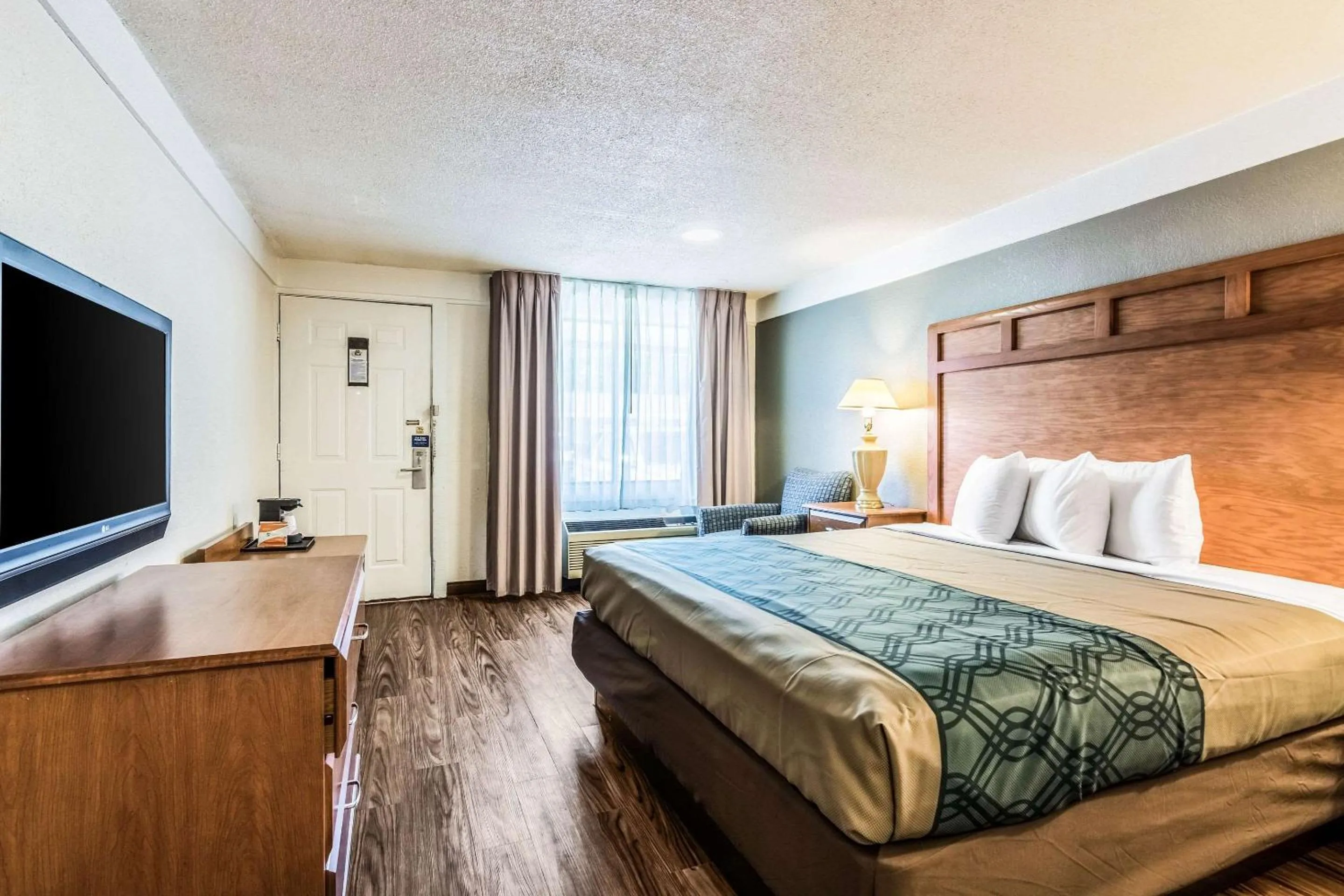 Photo of the whole room, Bed in Econo Lodge Gastonia North