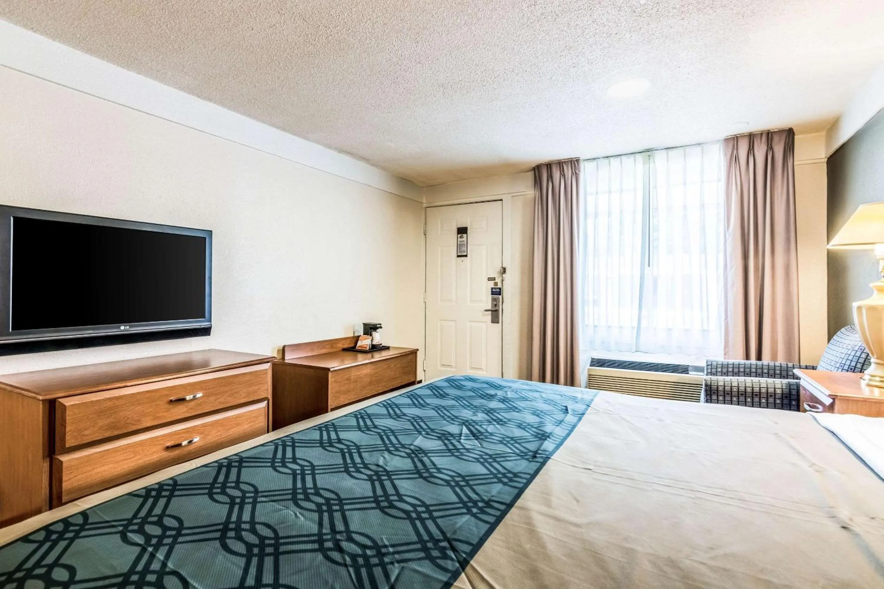 Photo of the whole room, Bed in Econo Lodge Gastonia North