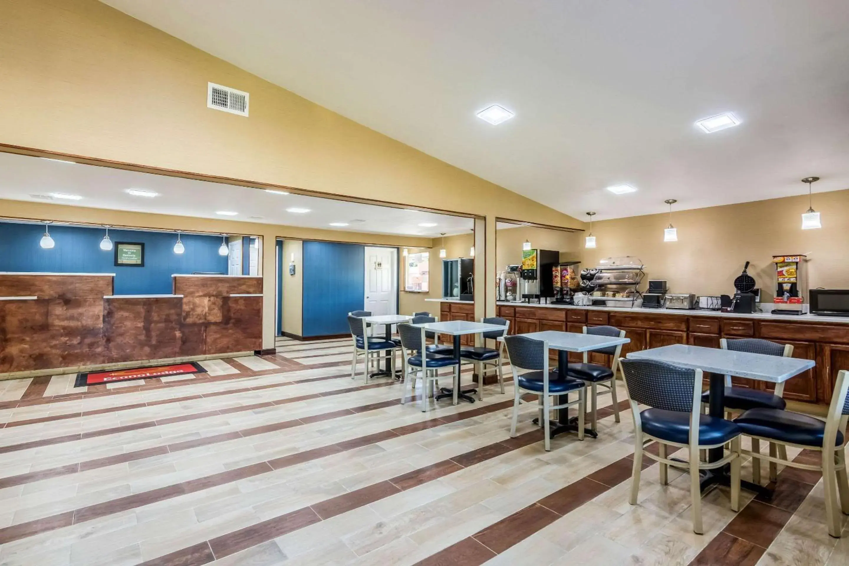 Lobby or reception, Restaurant/Places to Eat in Econo Lodge - Gastonia