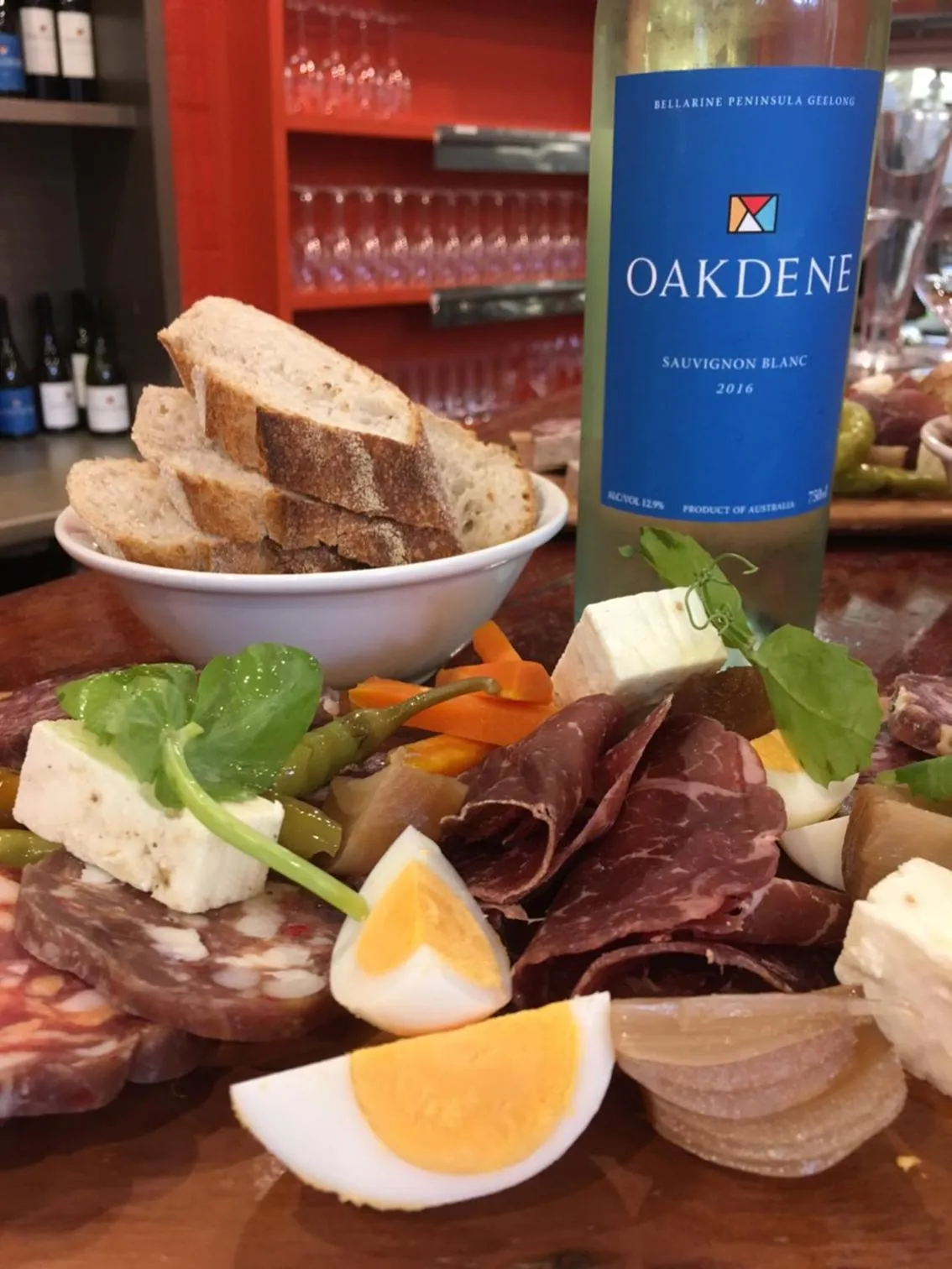 Meals in Oakdene Vineyards Guesthouse