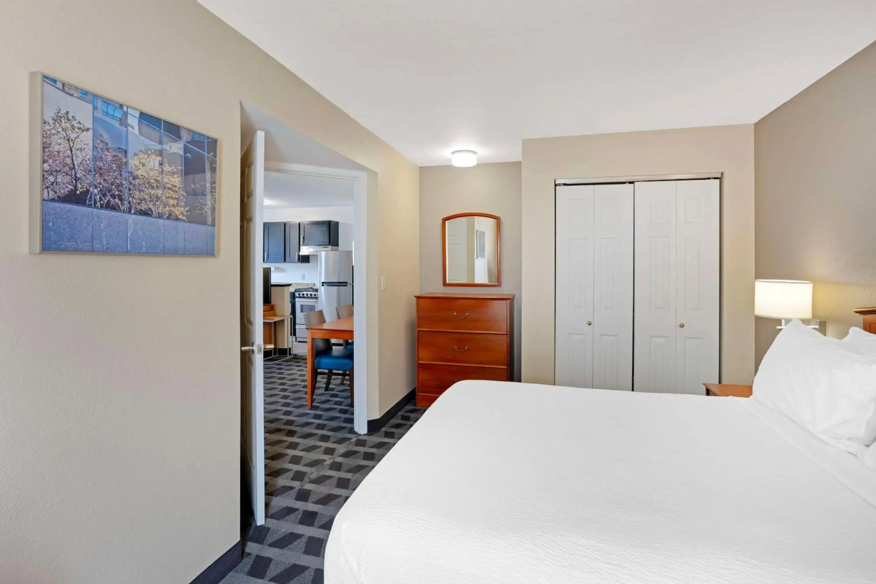 Bedroom, Bed in MainStay Suites Mt Laurel - Philadelphia