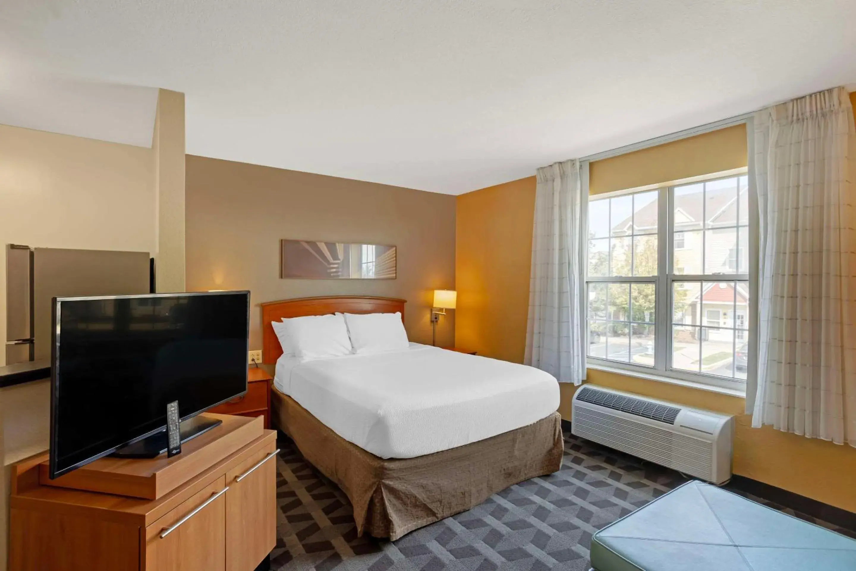 Bedroom, Bed in MainStay Suites Mt Laurel - Philadelphia