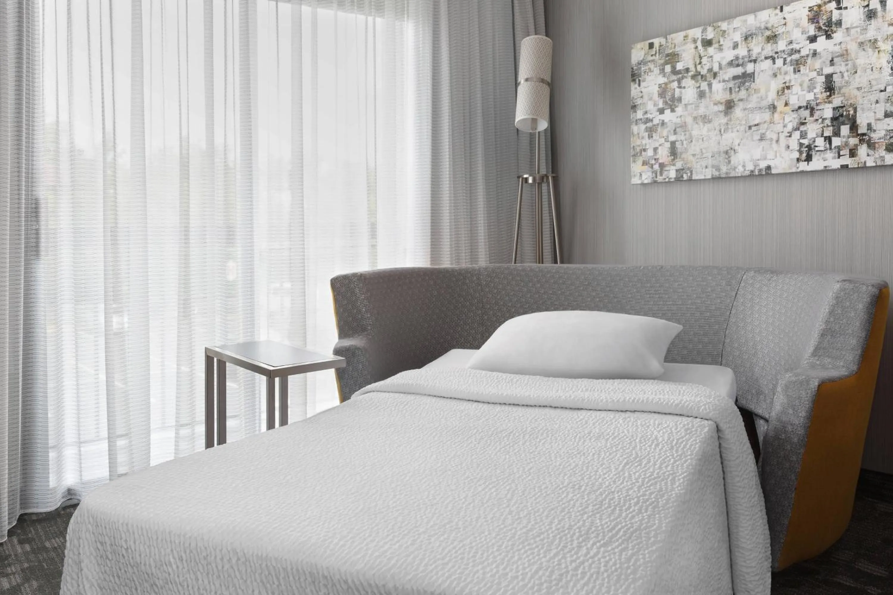 Photo of the whole room, Bed in Courtyard Philadelphia Willow Grove