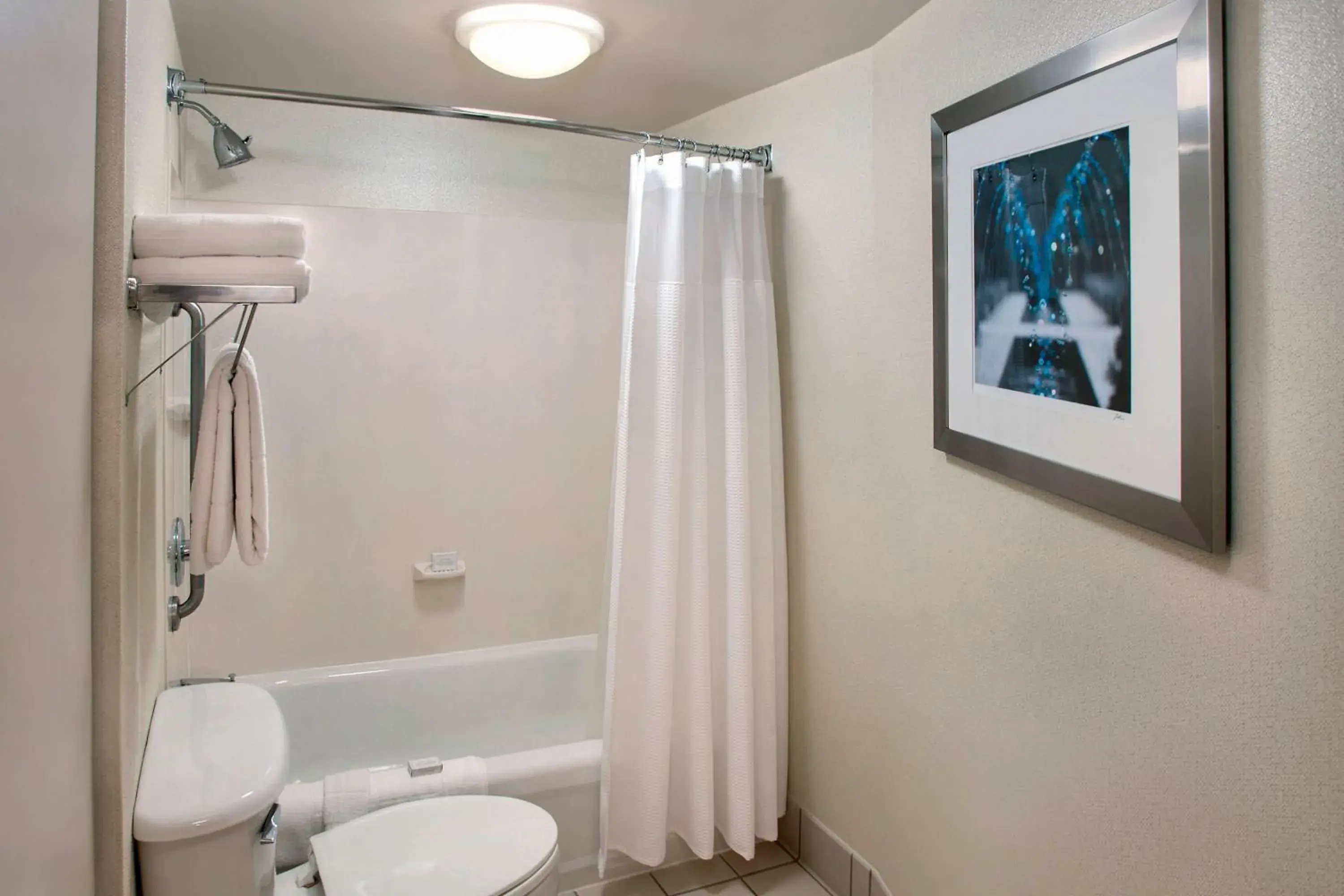 King Suite with Sofa Bed in Willow Grove Inn by IHG King Suite with Sofa Bed in Willow Grove Inn by IHG