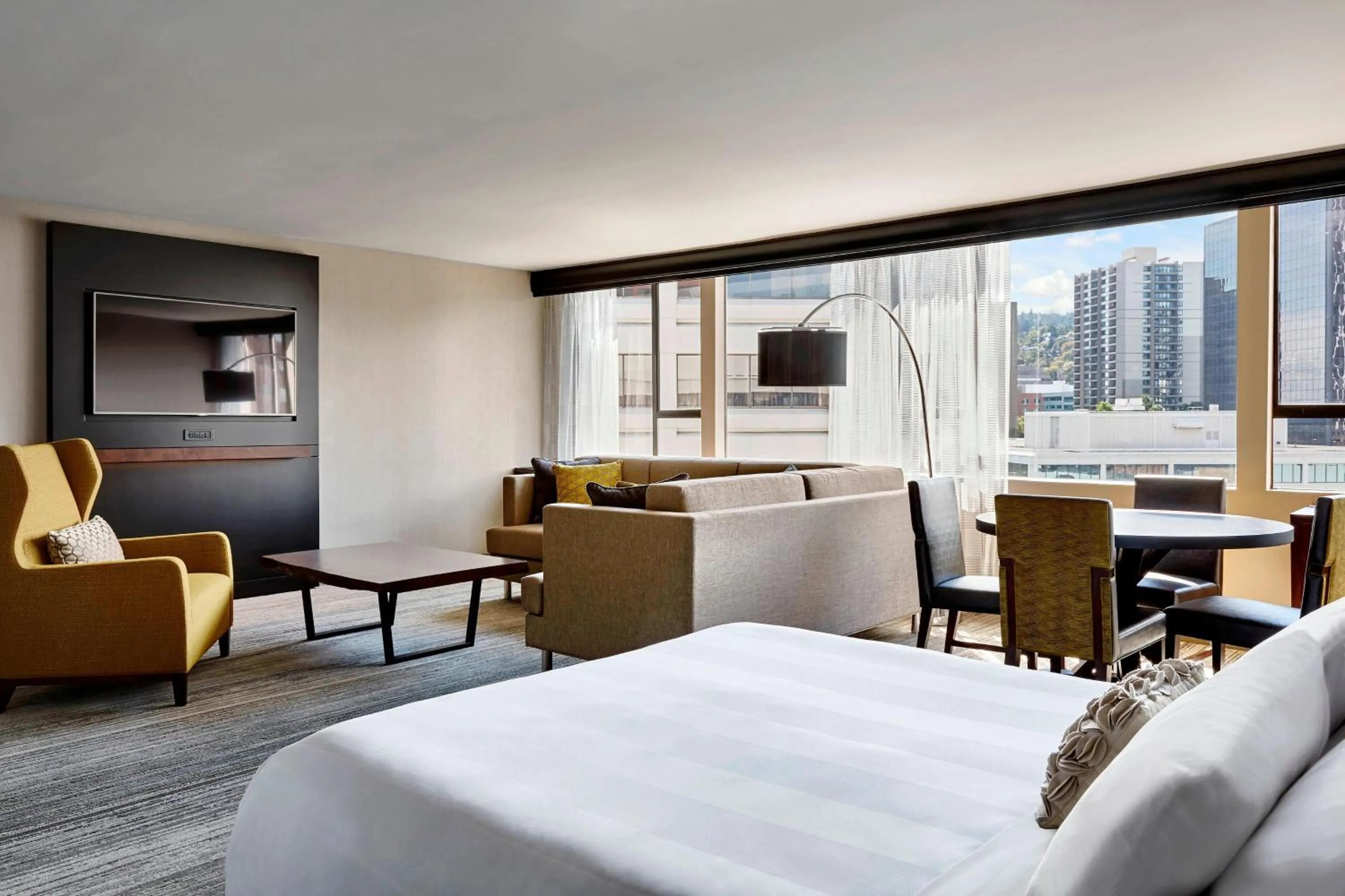 Photo of the whole room, Bed in Portland Marriott Downtown Waterfront