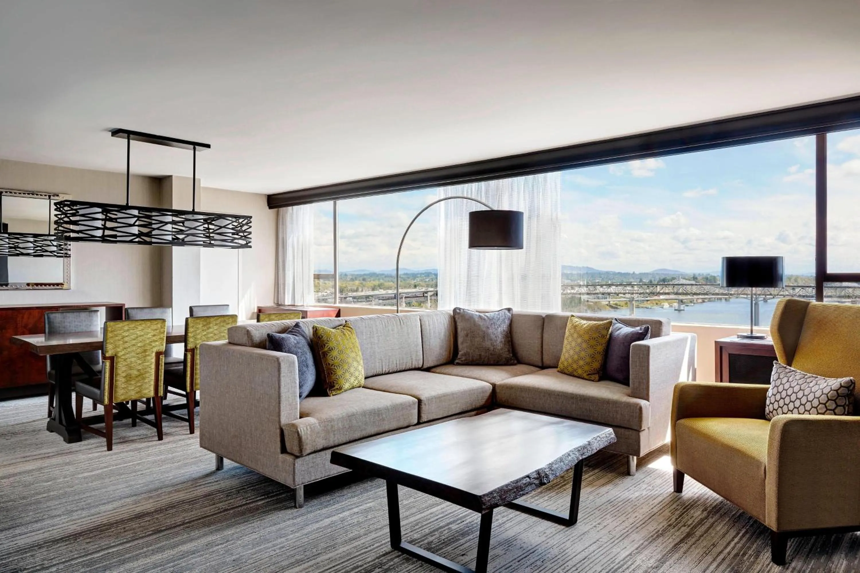 Living room in Portland Marriott Downtown Waterfront